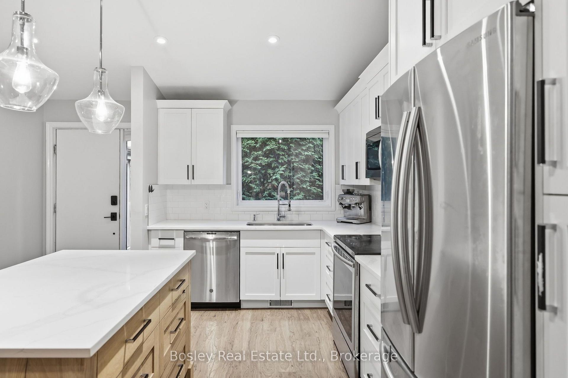 Photo 7 of Unit 3, 100 Fairway Crescent, Collingwood — HOMEH