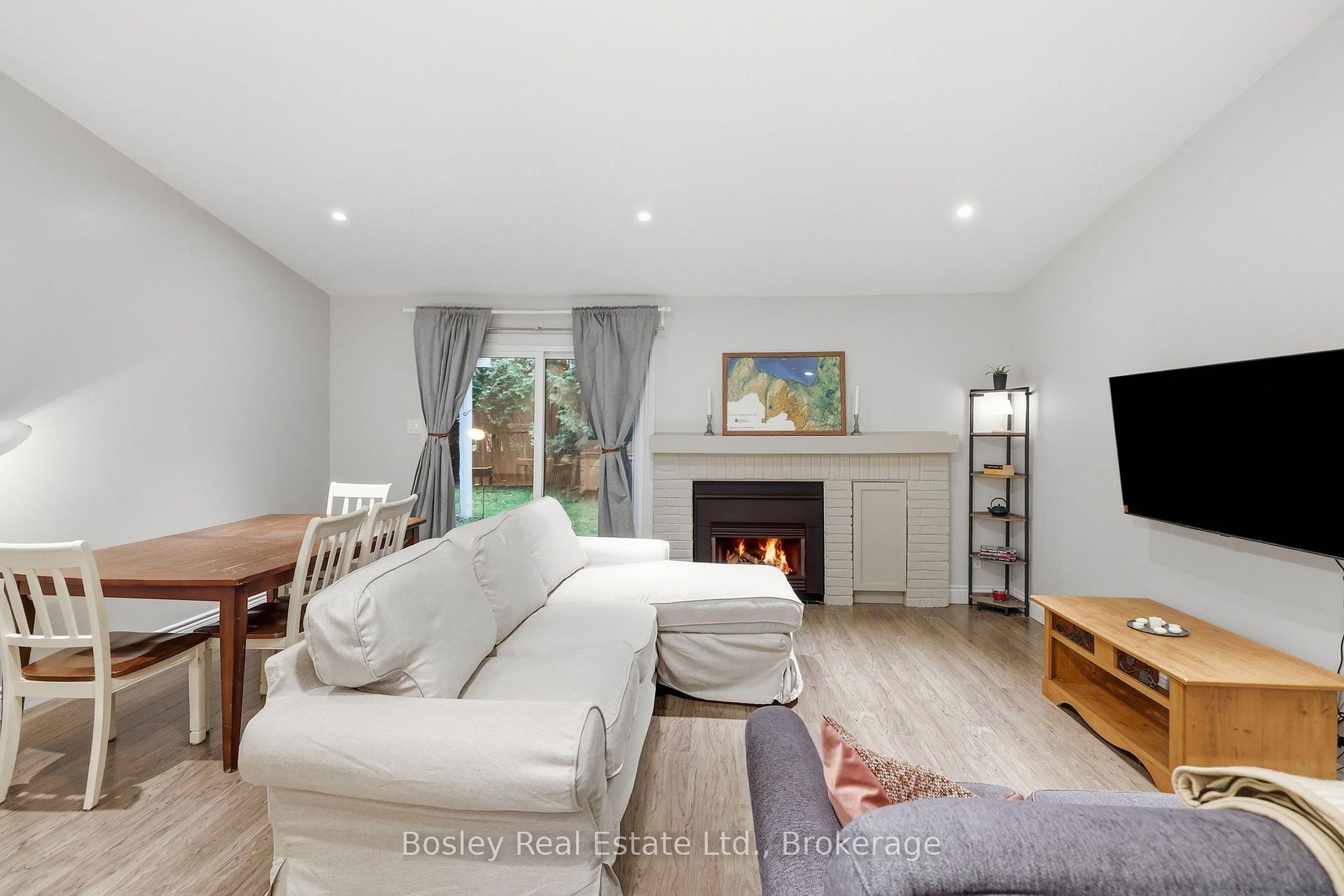 Photo 10 of Unit 3, 100 Fairway Crescent, Collingwood — HOMEH