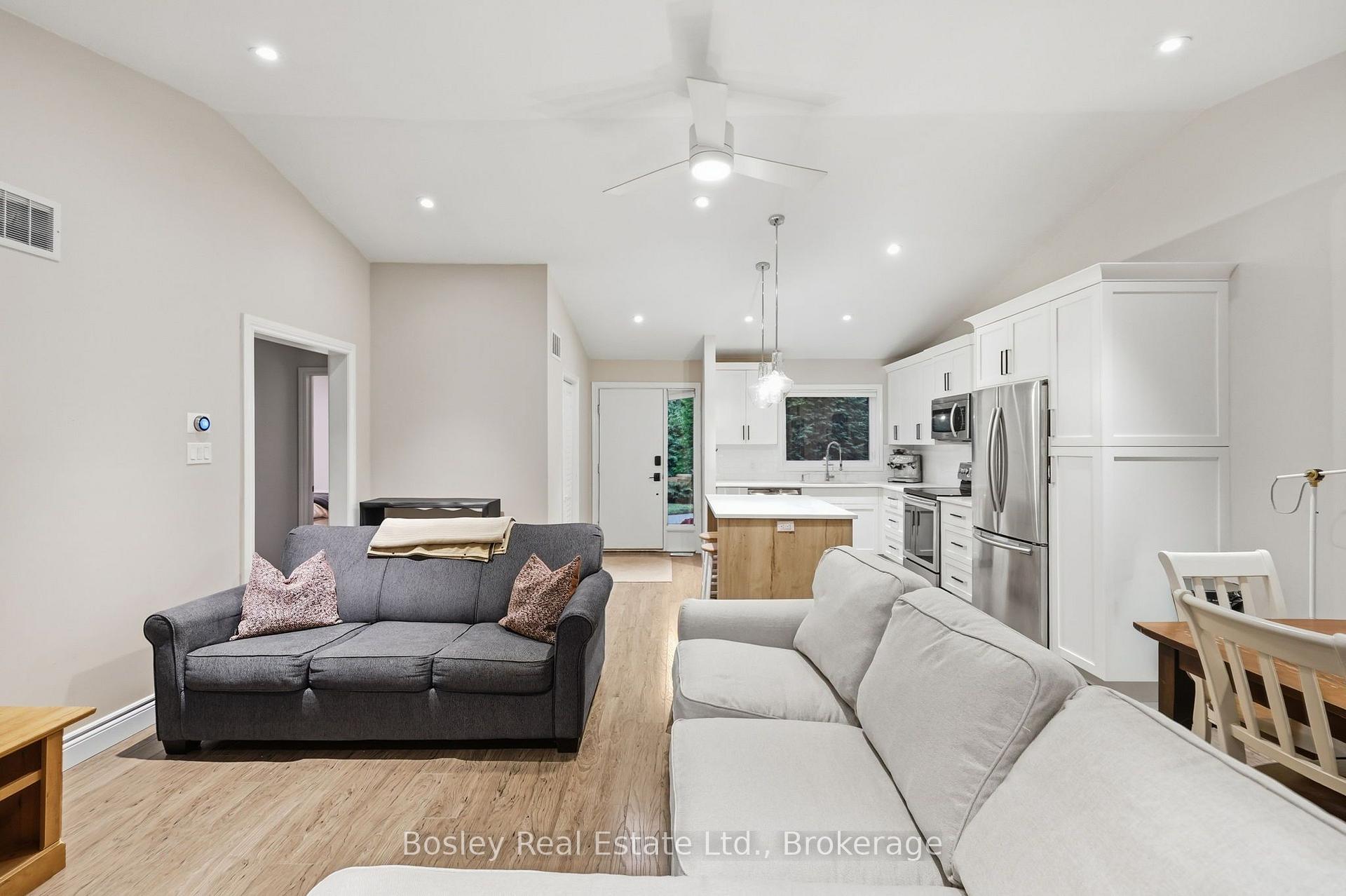Photo 13 of Unit 3, 100 Fairway Crescent, Collingwood — HOMEH