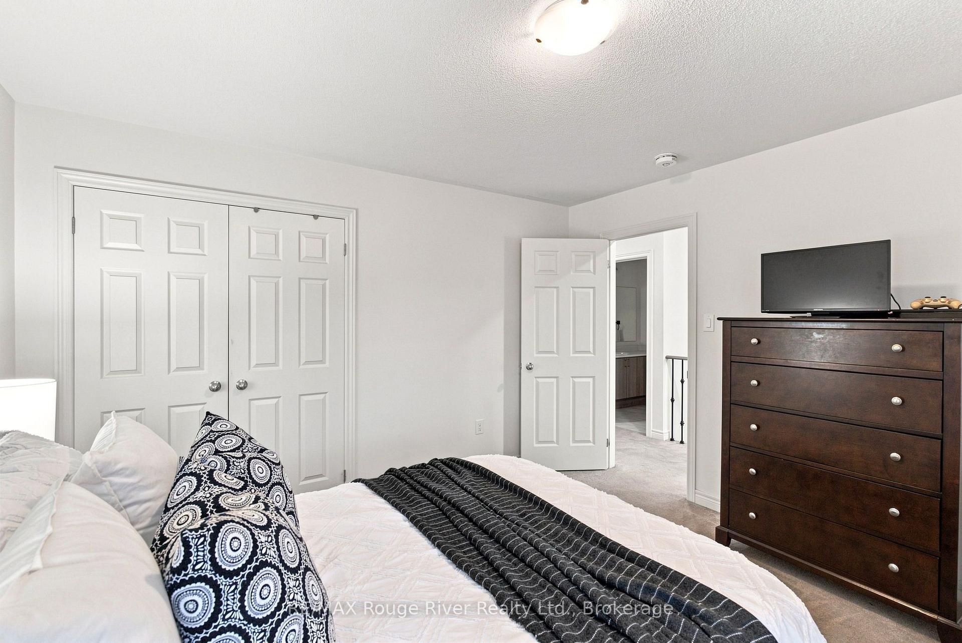 Photo 35 of 1808 Douglas Langtree Drive, Oshawa, Taunton — HOMEH