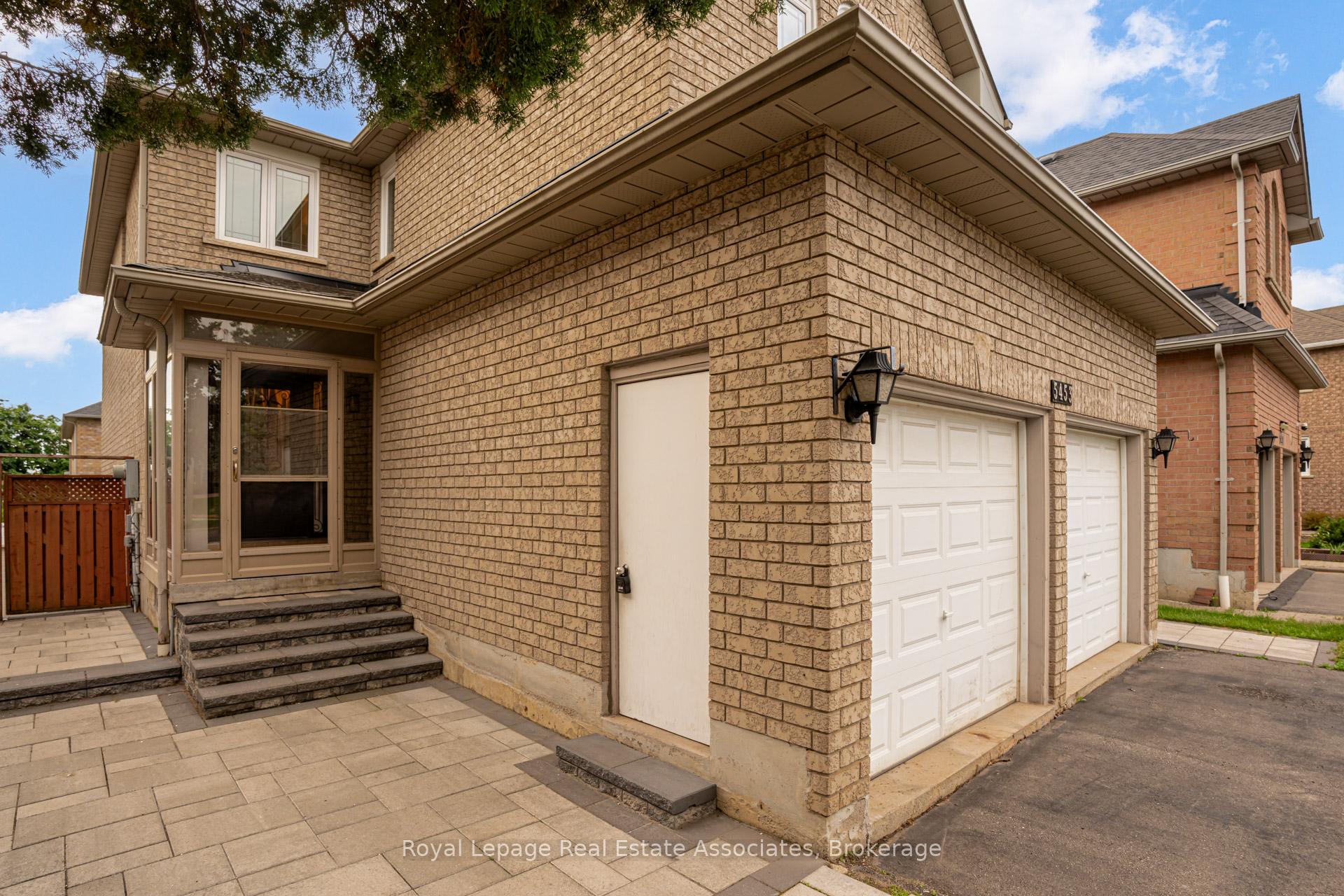 Photo 2 of 5453 Middleport Crescent, Mississauga, Hurontario — HOMEH