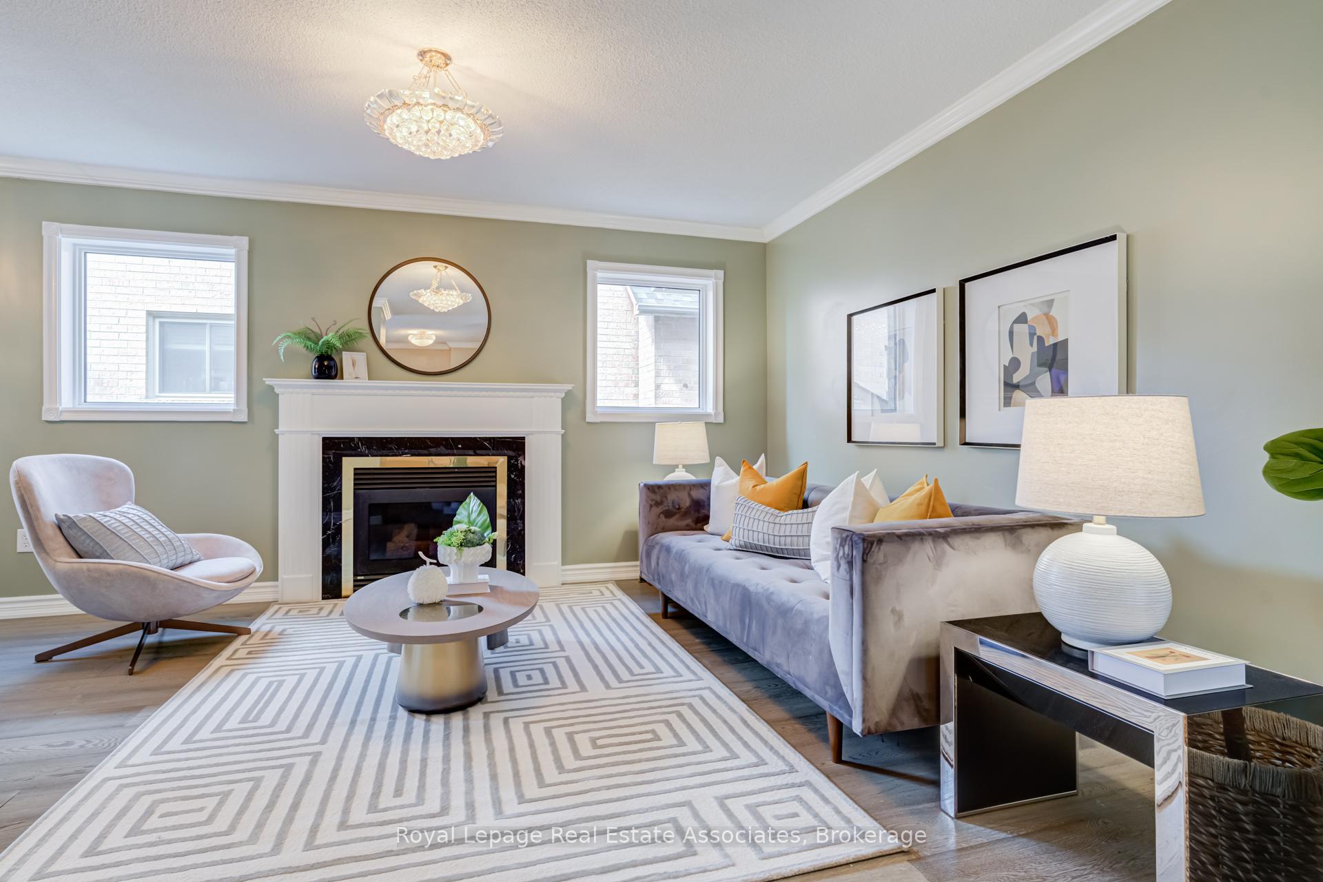 Photo 5 of 5453 Middleport Crescent, Mississauga, Hurontario — HOMEH