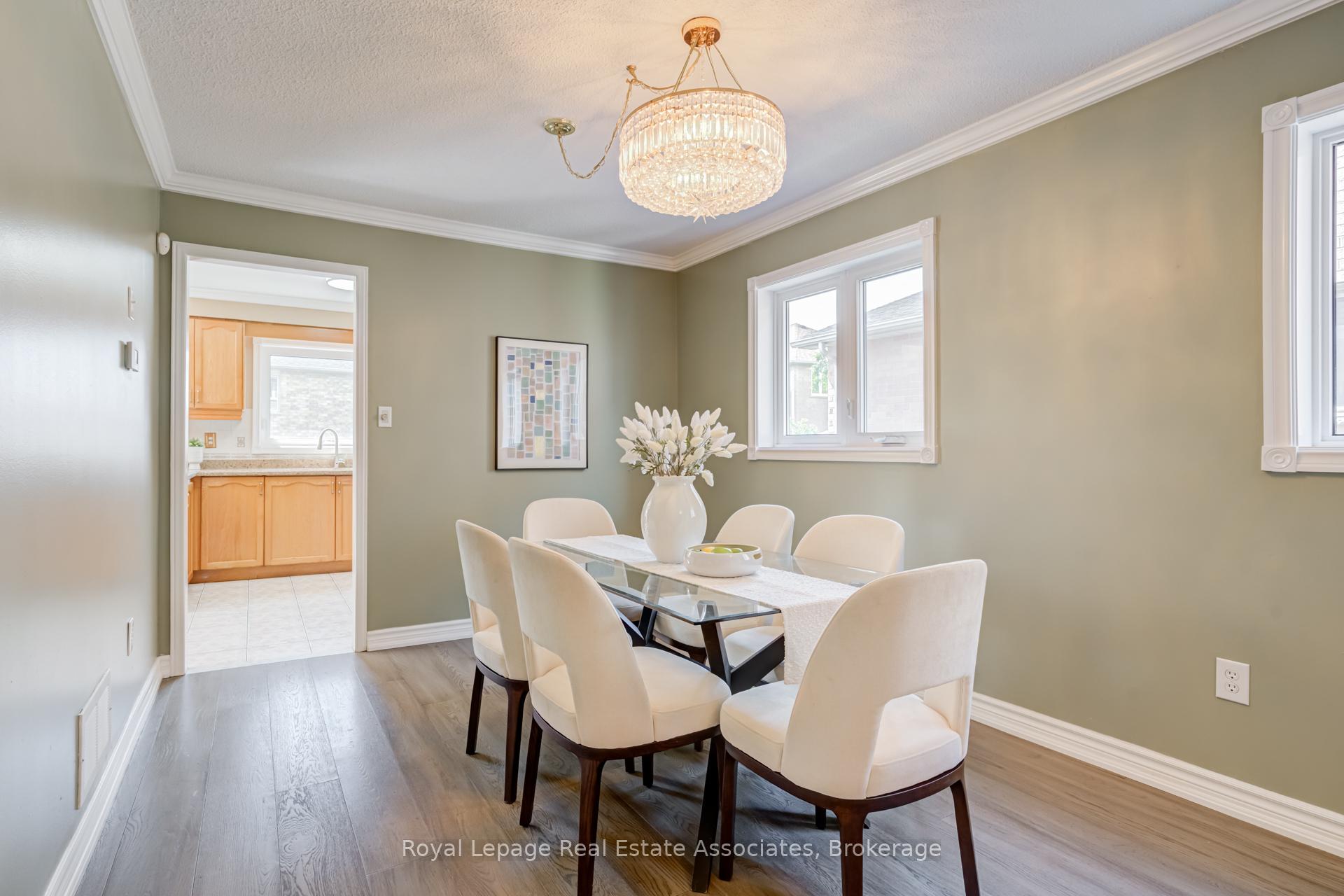 Photo 8 of 5453 Middleport Crescent, Mississauga, Hurontario — HOMEH