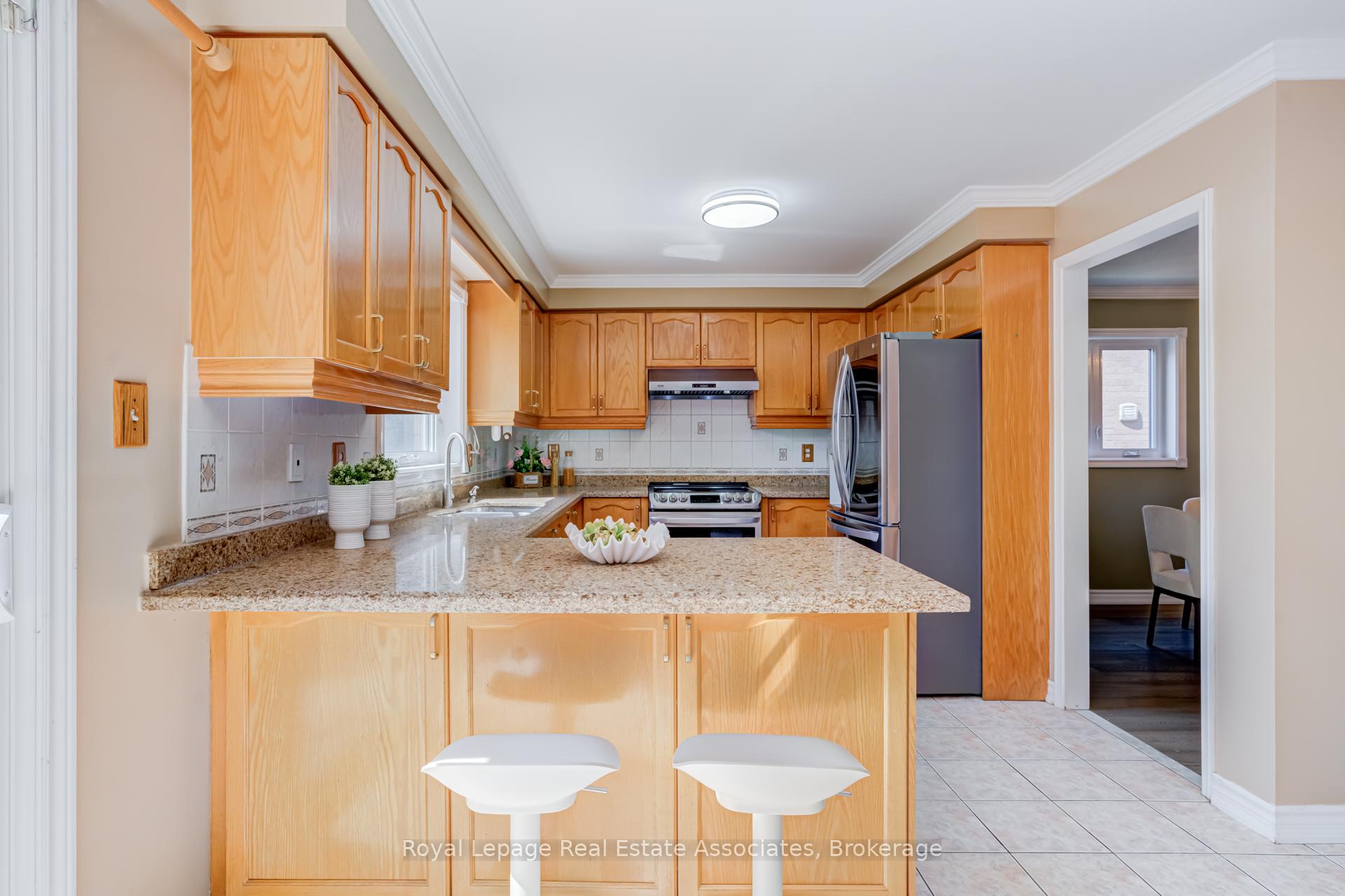 Photo 10 of 5453 Middleport Crescent, Mississauga, Hurontario — HOMEH
