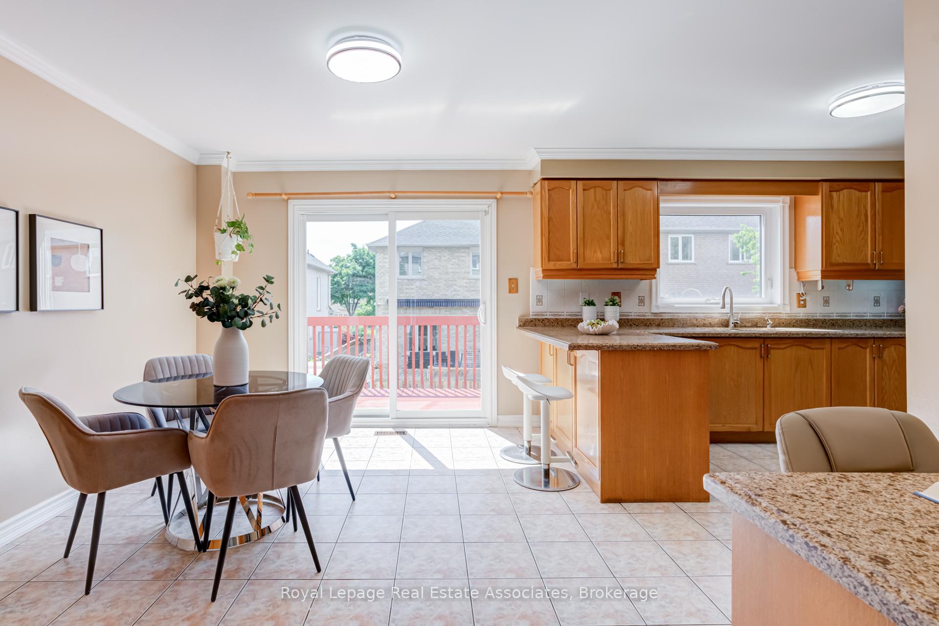 Photo 12 of 5453 Middleport Crescent, Mississauga, Hurontario — HOMEH