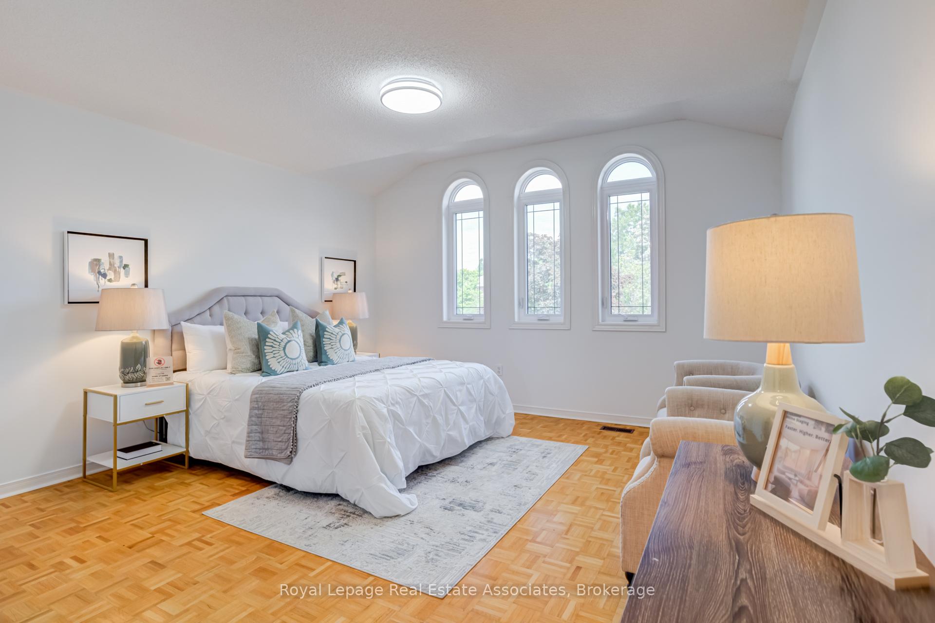 Photo 13 of 5453 Middleport Crescent, Mississauga, Hurontario — HOMEH