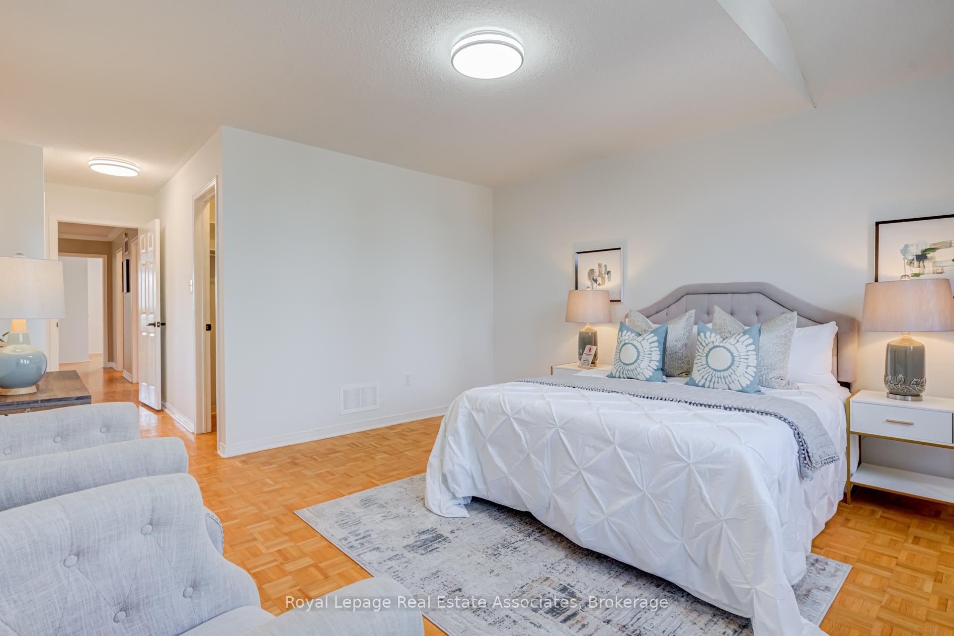 Photo 14 of 5453 Middleport Crescent, Mississauga, Hurontario — HOMEH
