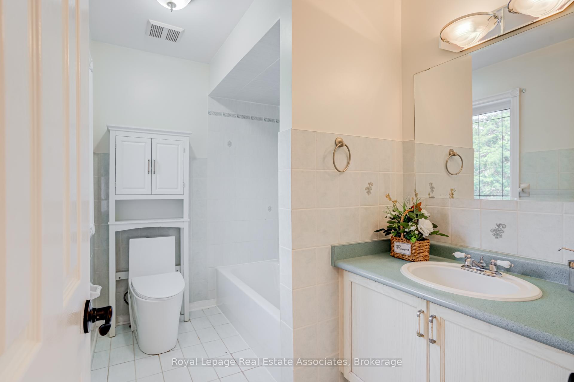 Photo 15 of 5453 Middleport Crescent, Mississauga, Hurontario — HOMEH