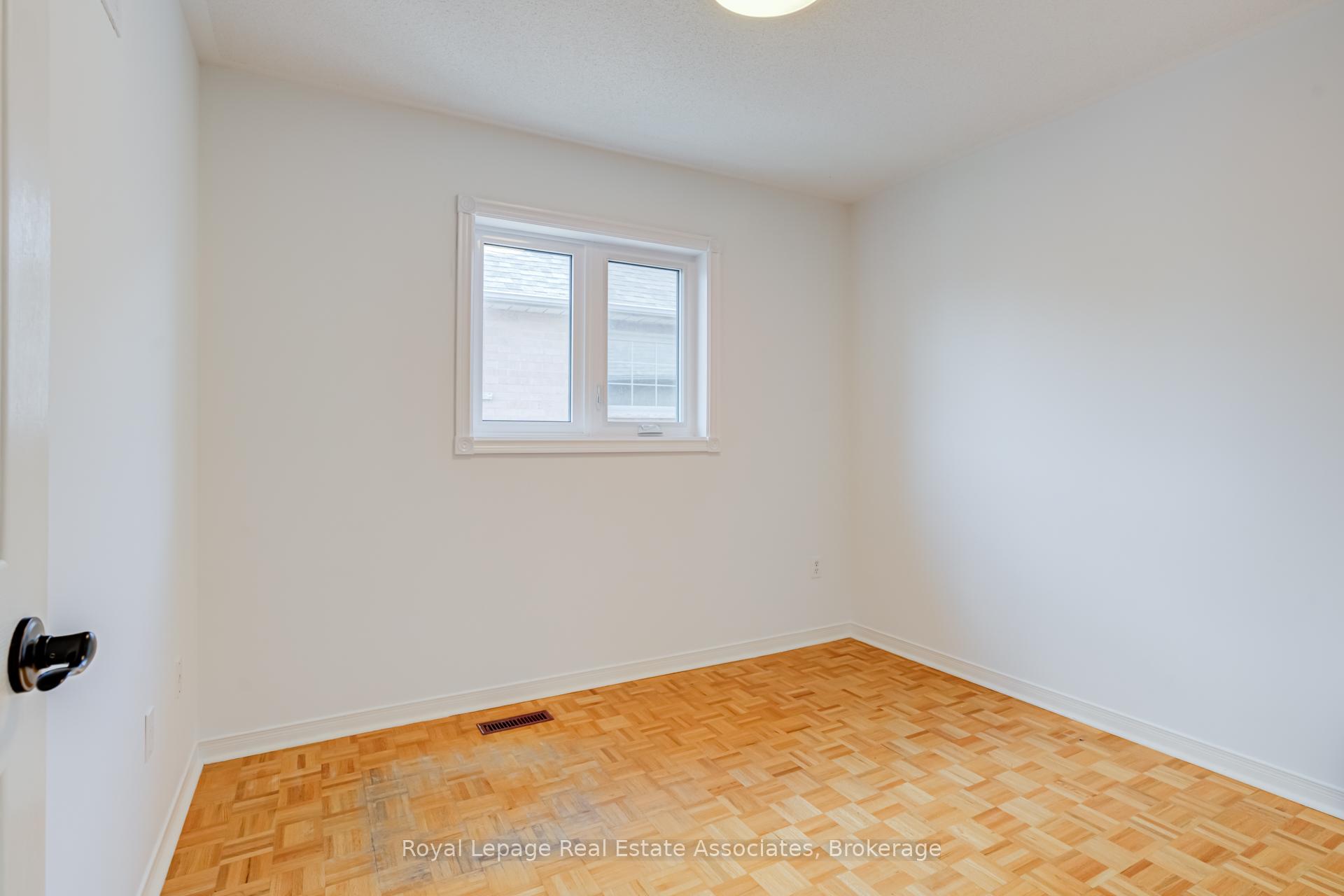 Photo 16 of 5453 Middleport Crescent, Mississauga, Hurontario — HOMEH