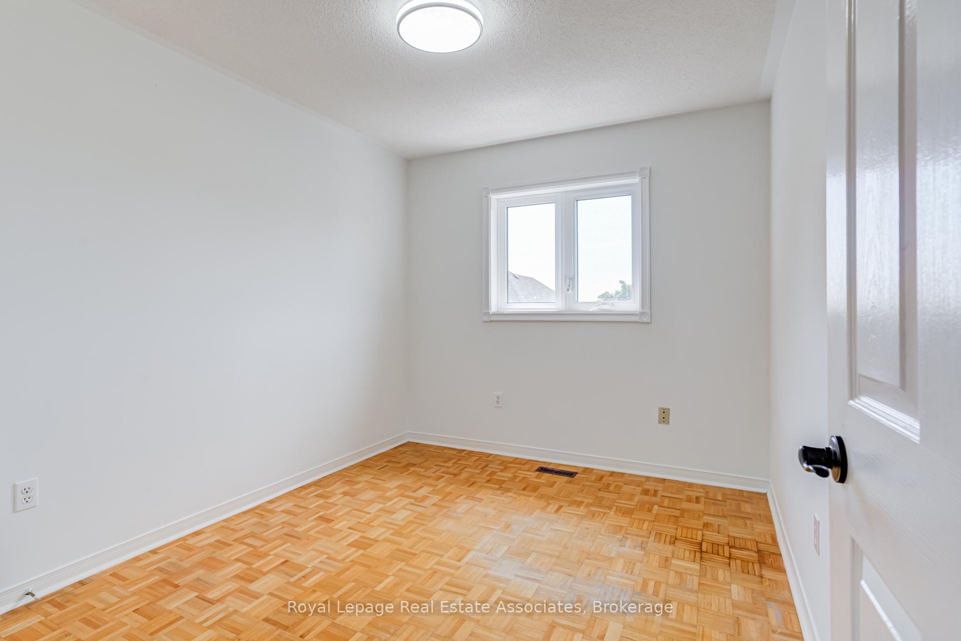 Photo 17 of 5453 Middleport Crescent, Mississauga, Hurontario — HOMEH