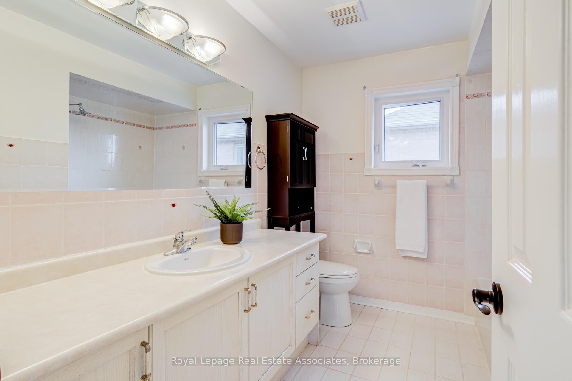 Photo 18 of 5453 Middleport Crescent, Mississauga, Hurontario — HOMEH