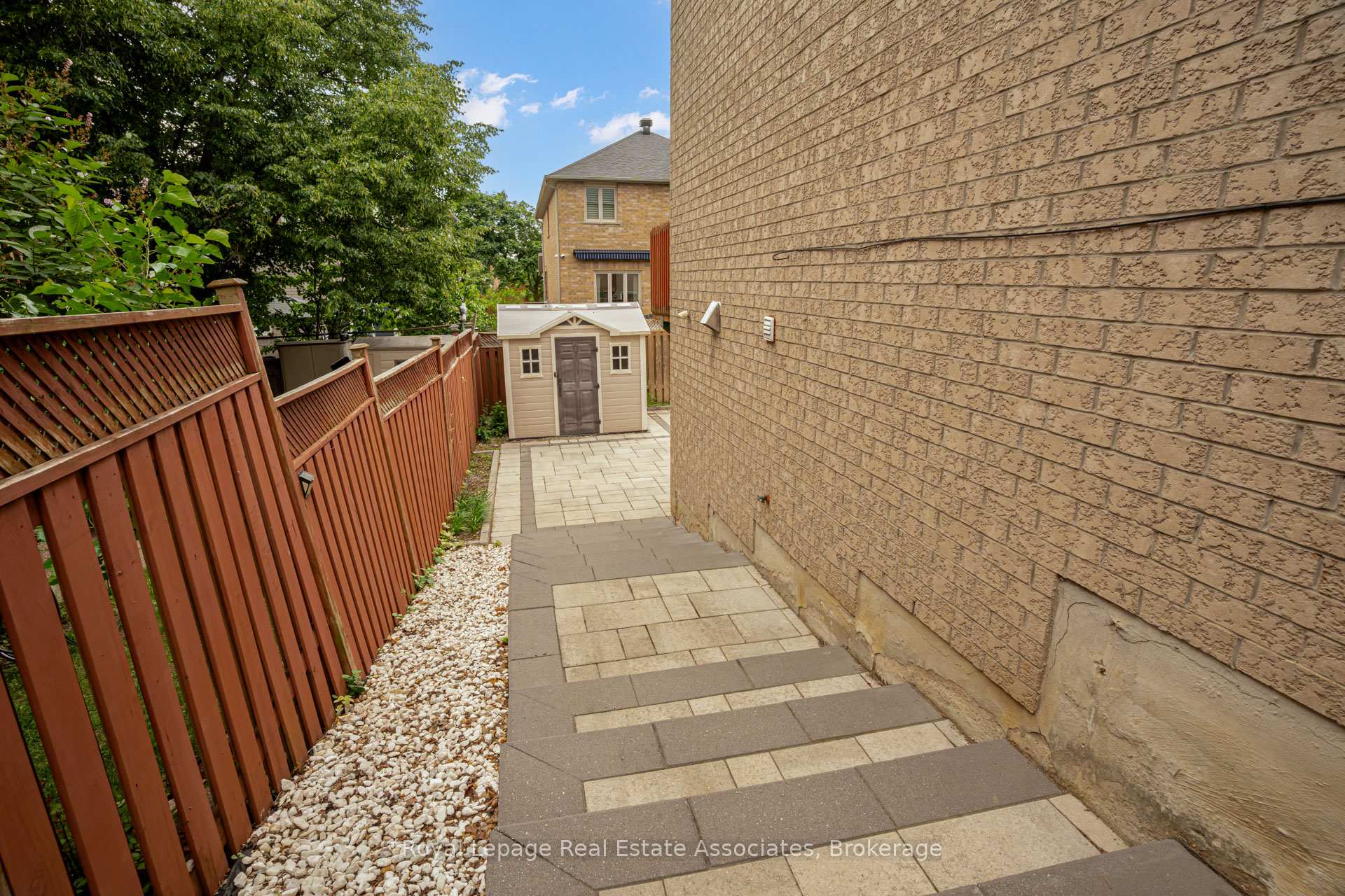 Photo 35 of 5453 Middleport Crescent, Mississauga, Hurontario — HOMEH
