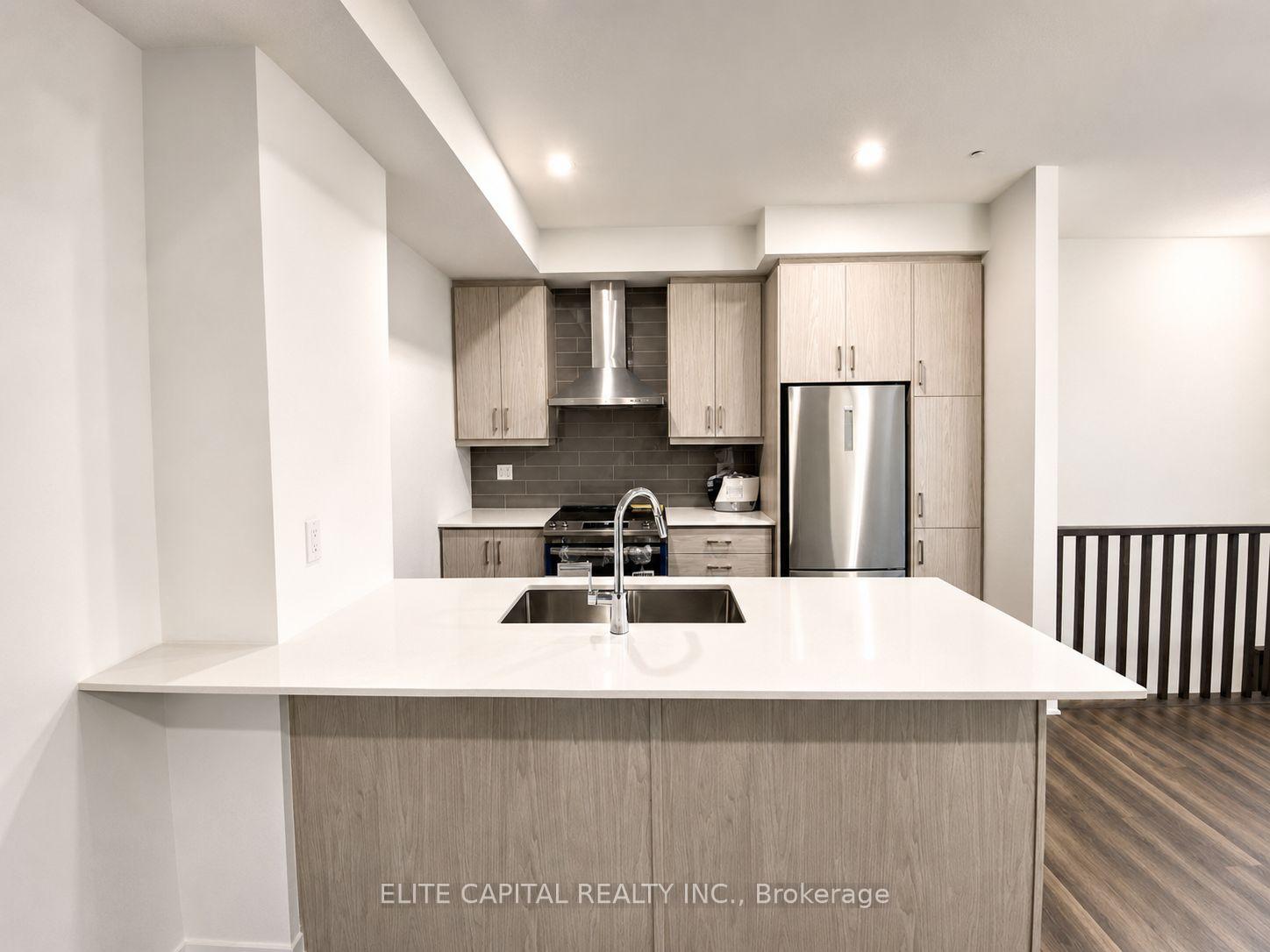 Photo 4 of Unit TH 351, 100 Honeycrisp Crescent, Vaughan, Vaughan Corporate Centre — HOMEH