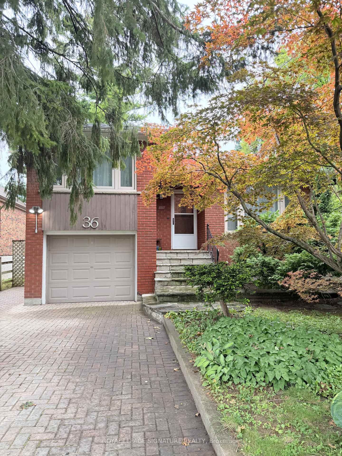 Photo 2 of Unit Main, 36 Royalavon Crescent, Etobicoke, Islington-City Centre West — HOMEH