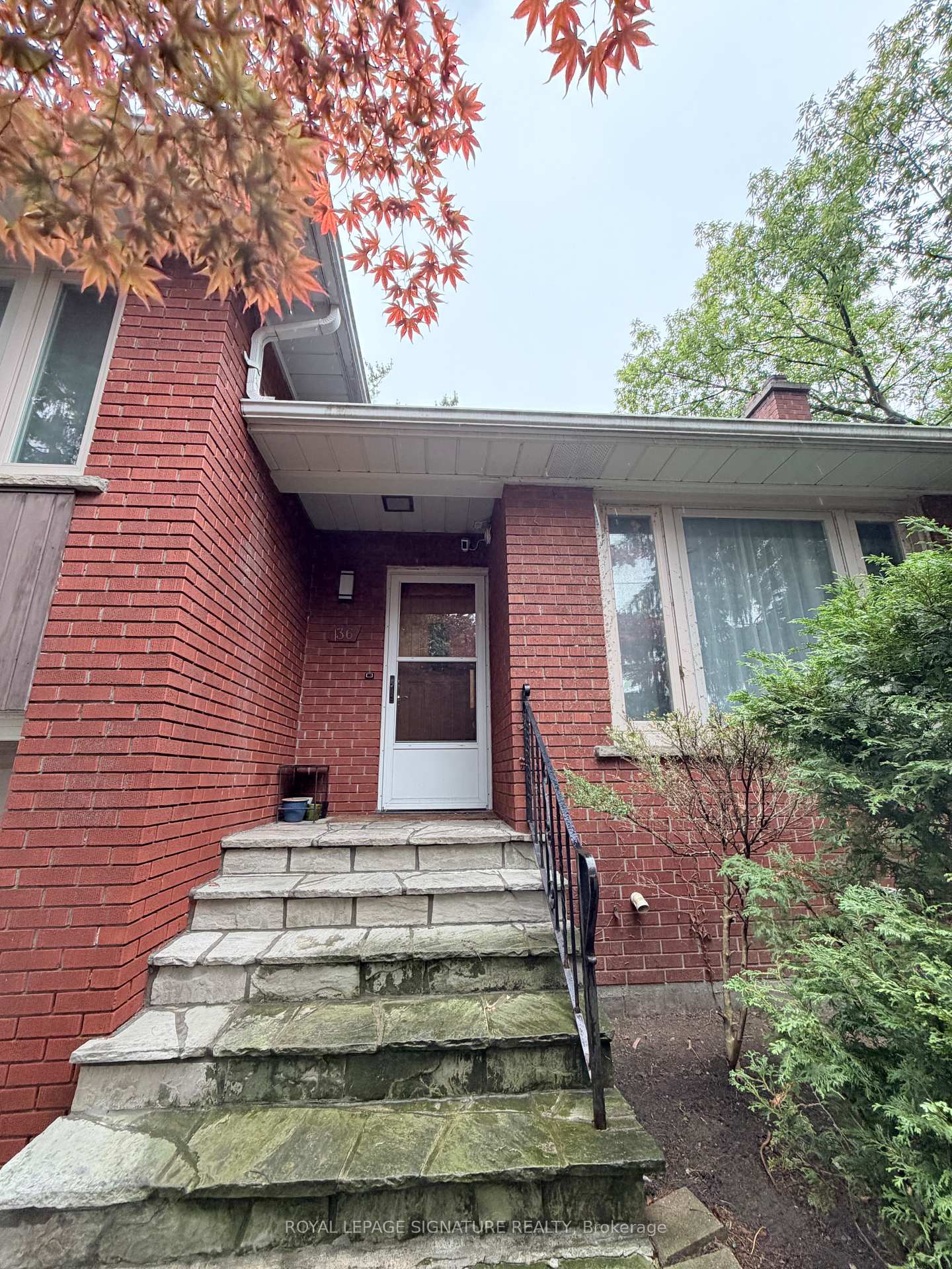 Photo 3 of Unit Main, 36 Royalavon Crescent, Etobicoke, Islington-City Centre West — HOMEH