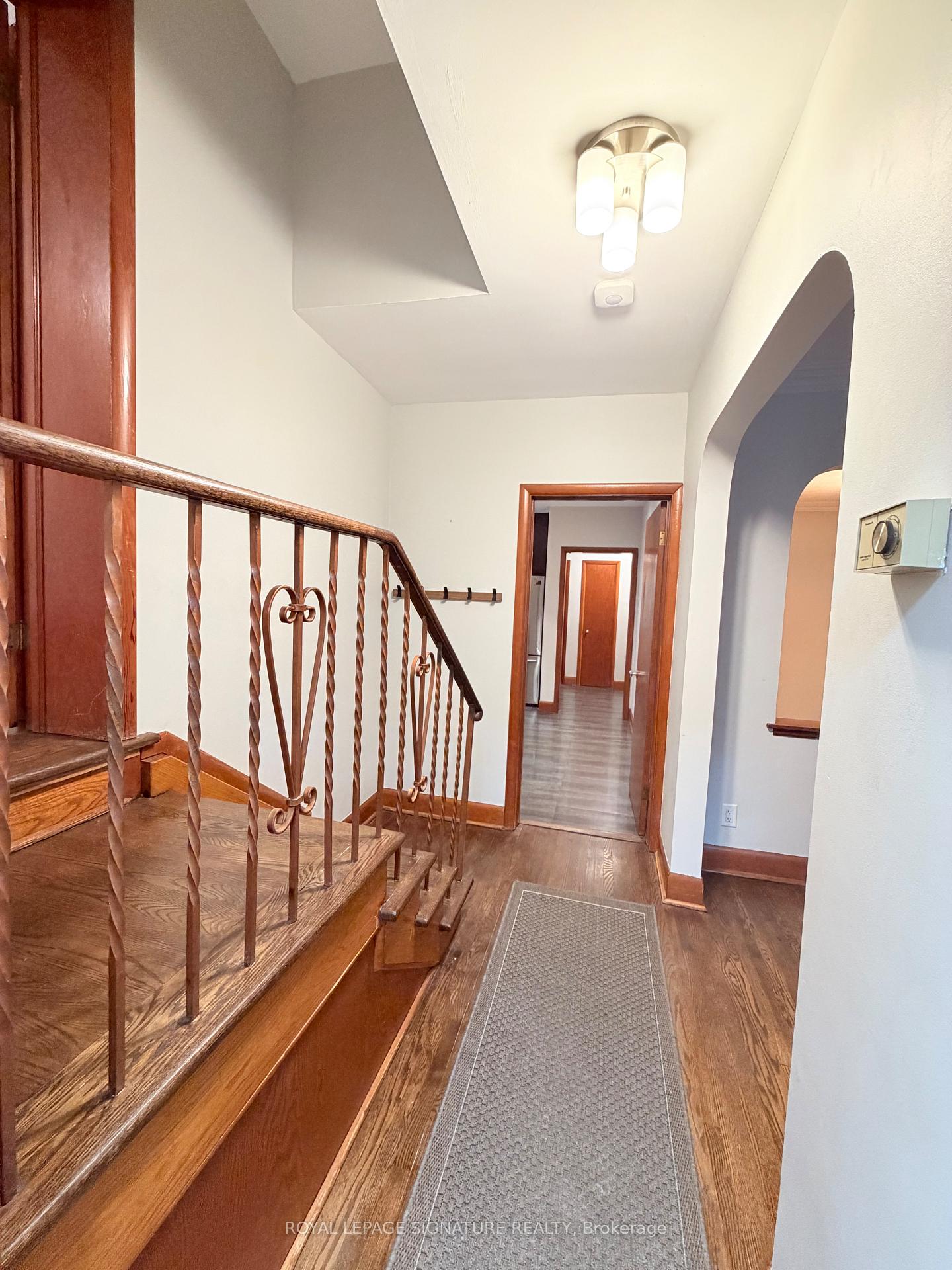 Photo 6 of Unit Main, 36 Royalavon Crescent, Etobicoke, Islington-City Centre West — HOMEH
