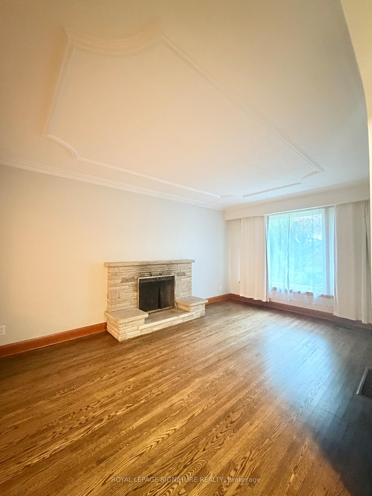 Photo 7 of Unit Main, 36 Royalavon Crescent, Etobicoke, Islington-City Centre West — HOMEH
