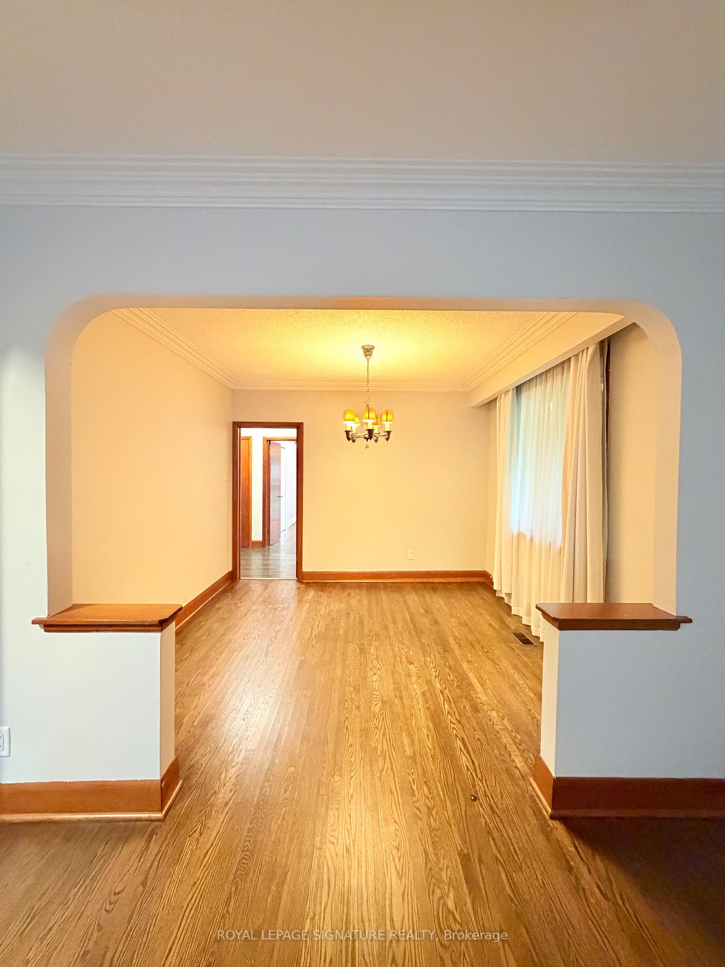 Photo 9 of Unit Main, 36 Royalavon Crescent, Etobicoke, Islington-City Centre West — HOMEH