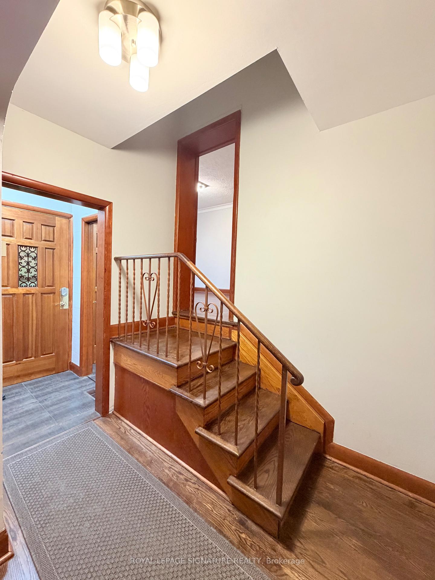 Photo 10 of Unit Main, 36 Royalavon Crescent, Etobicoke, Islington-City Centre West — HOMEH