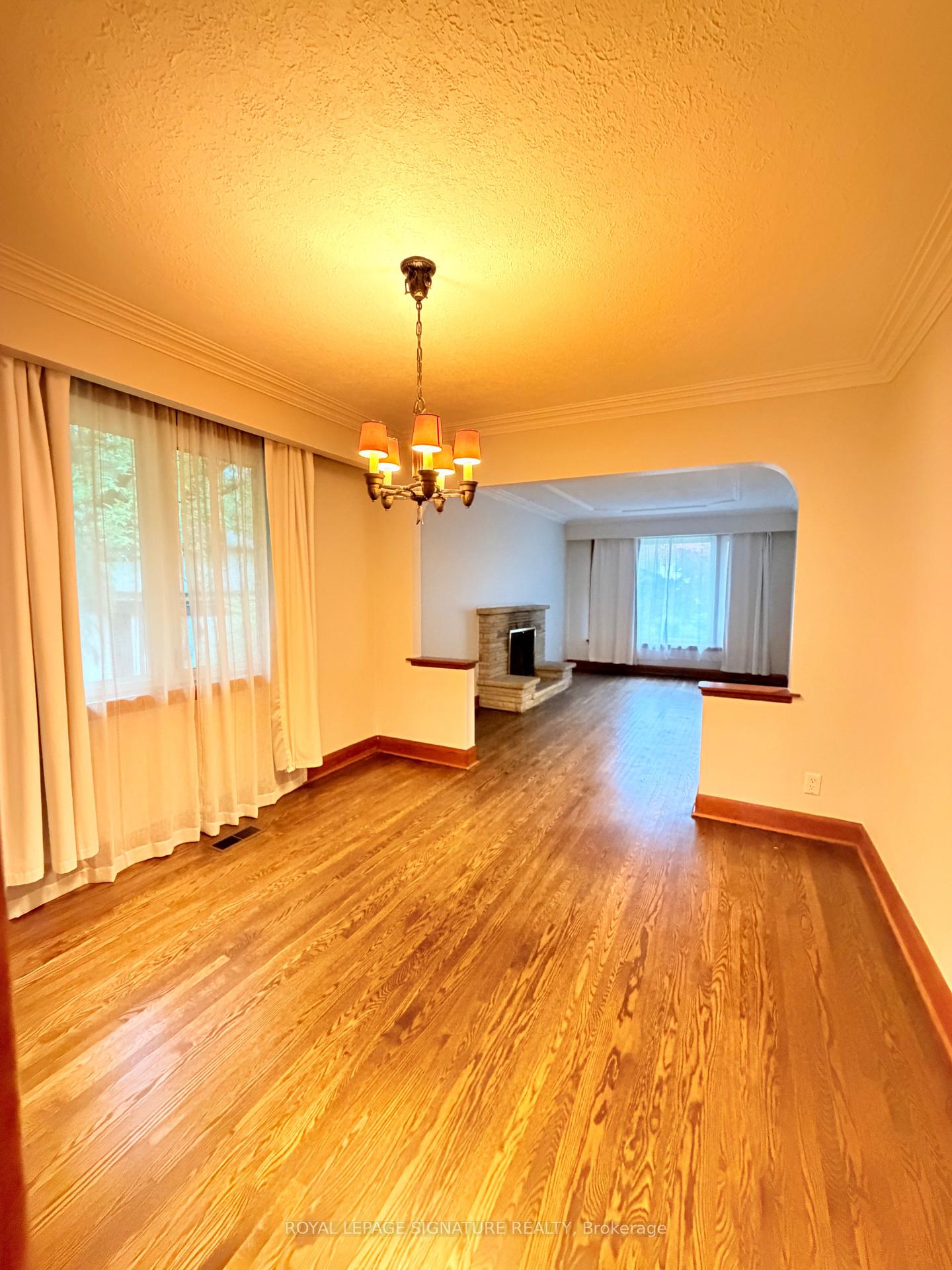 Photo 11 of Unit Main, 36 Royalavon Crescent, Etobicoke, Islington-City Centre West — HOMEH