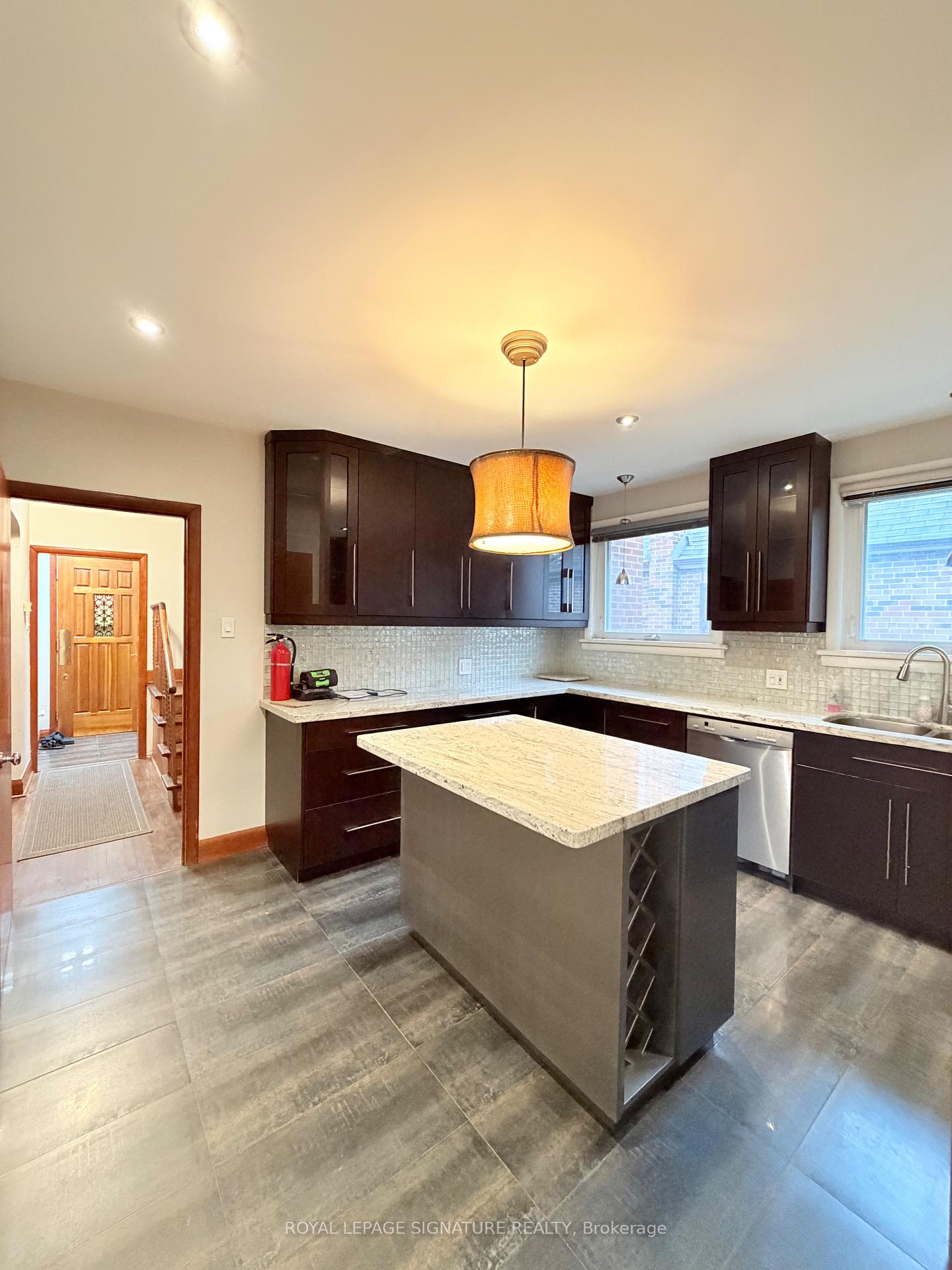 Photo 12 of Unit Main, 36 Royalavon Crescent, Etobicoke, Islington-City Centre West — HOMEH
