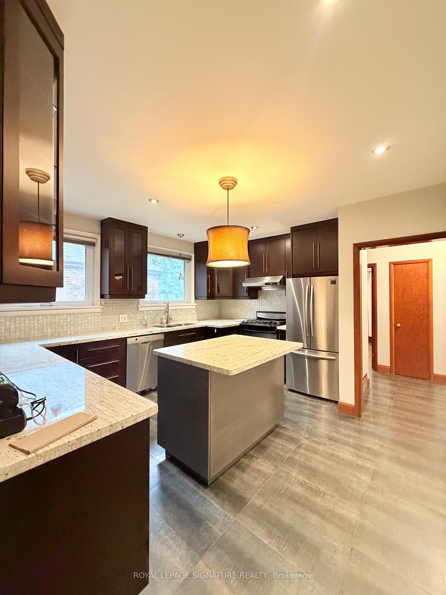 Photo 13 of Unit Main, 36 Royalavon Crescent, Etobicoke, Islington-City Centre West — HOMEH
