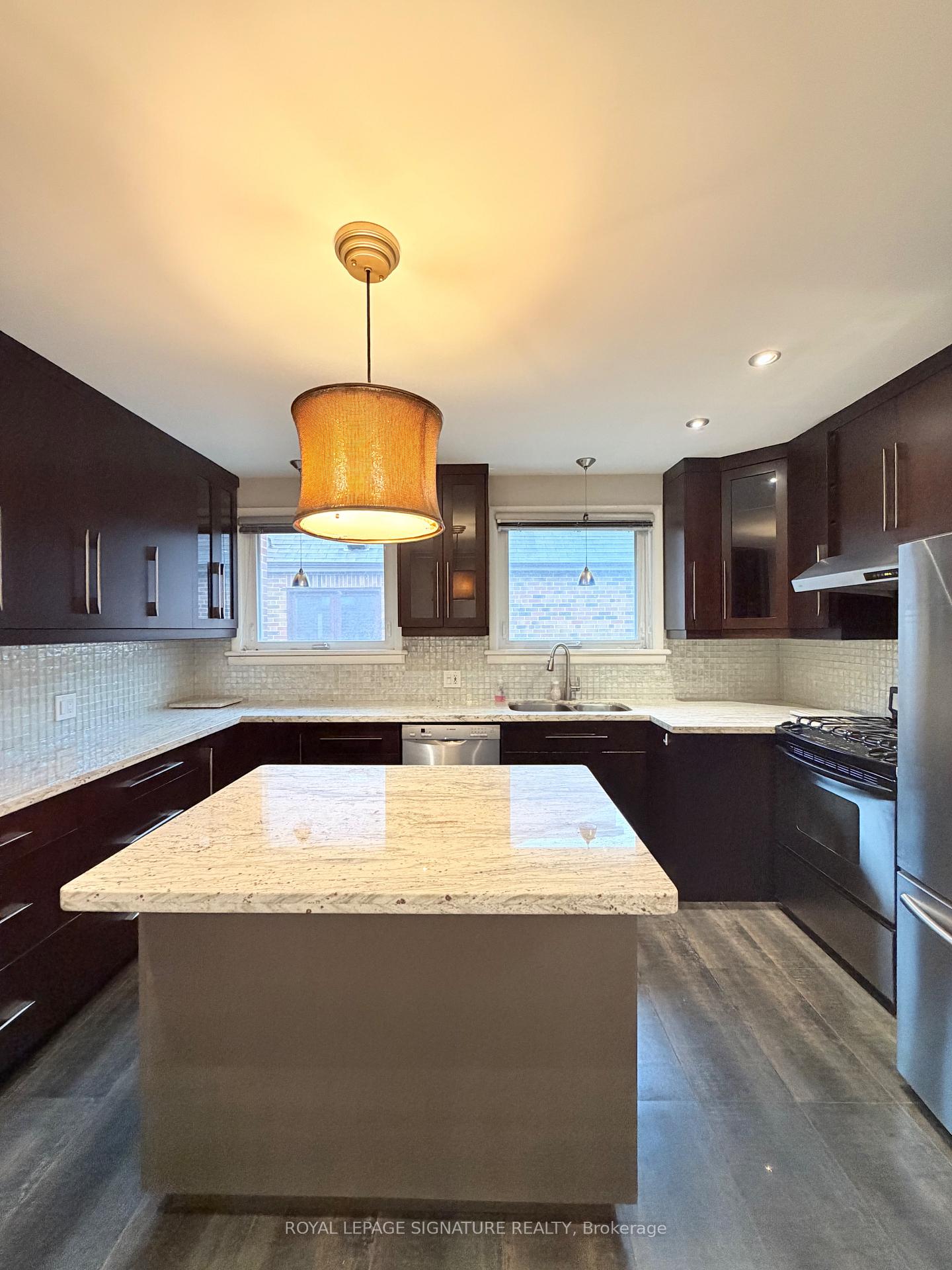 Photo 15 of Unit Main, 36 Royalavon Crescent, Etobicoke, Islington-City Centre West — HOMEH