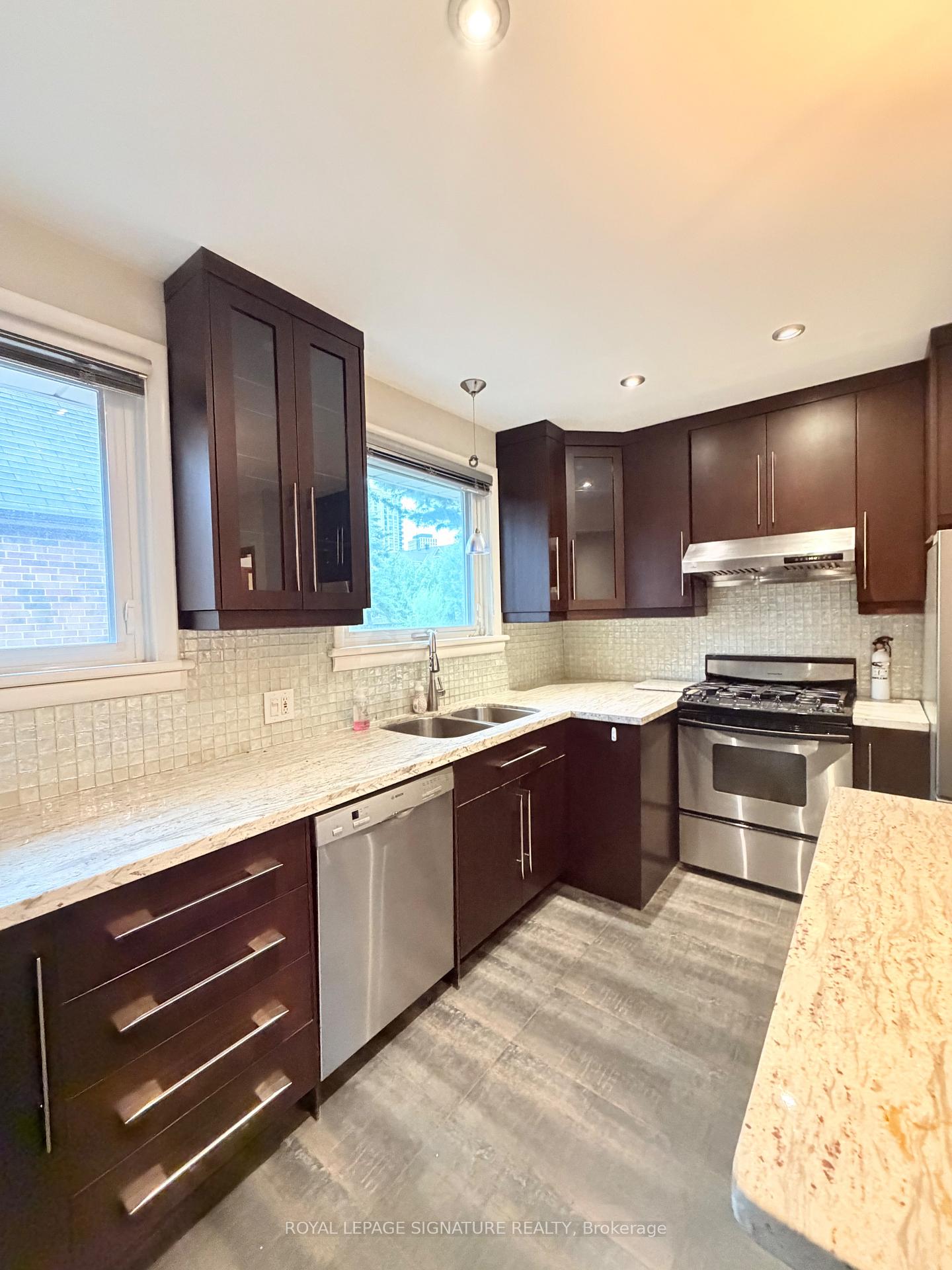 Photo 16 of Unit Main, 36 Royalavon Crescent, Etobicoke, Islington-City Centre West — HOMEH