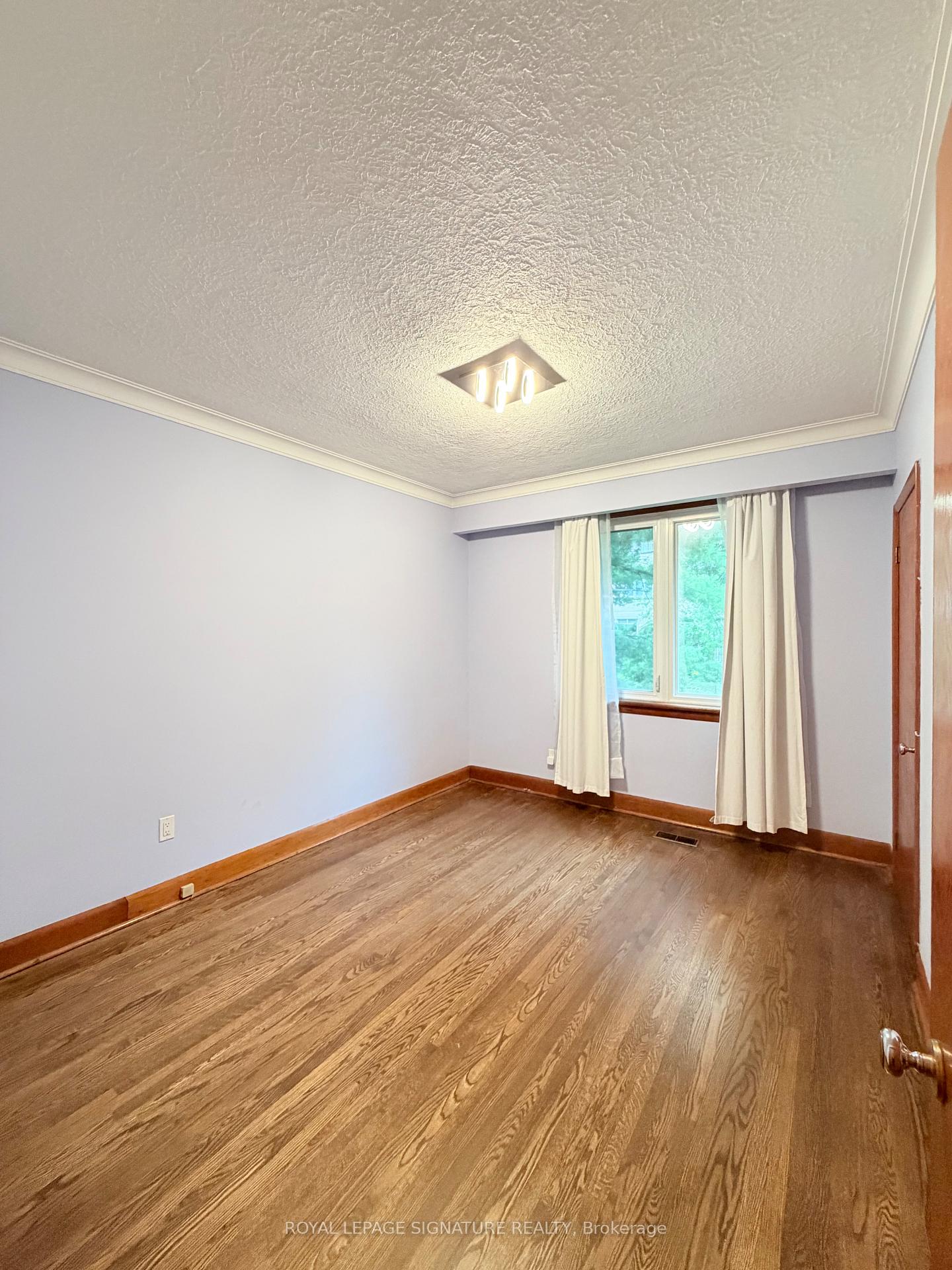 Photo 17 of Unit Main, 36 Royalavon Crescent, Etobicoke, Islington-City Centre West — HOMEH
