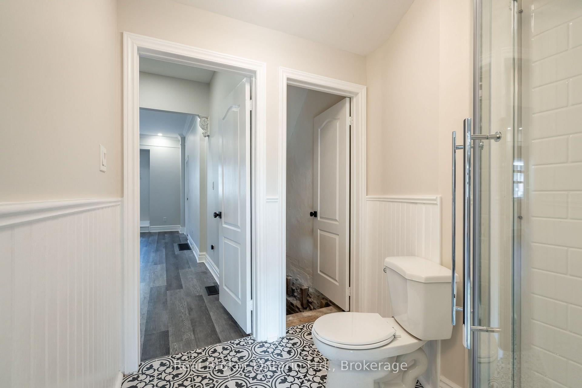 Photo 14 of Unit 2, 279 Main Street W, Hamilton, Kirkendall — HOMEH