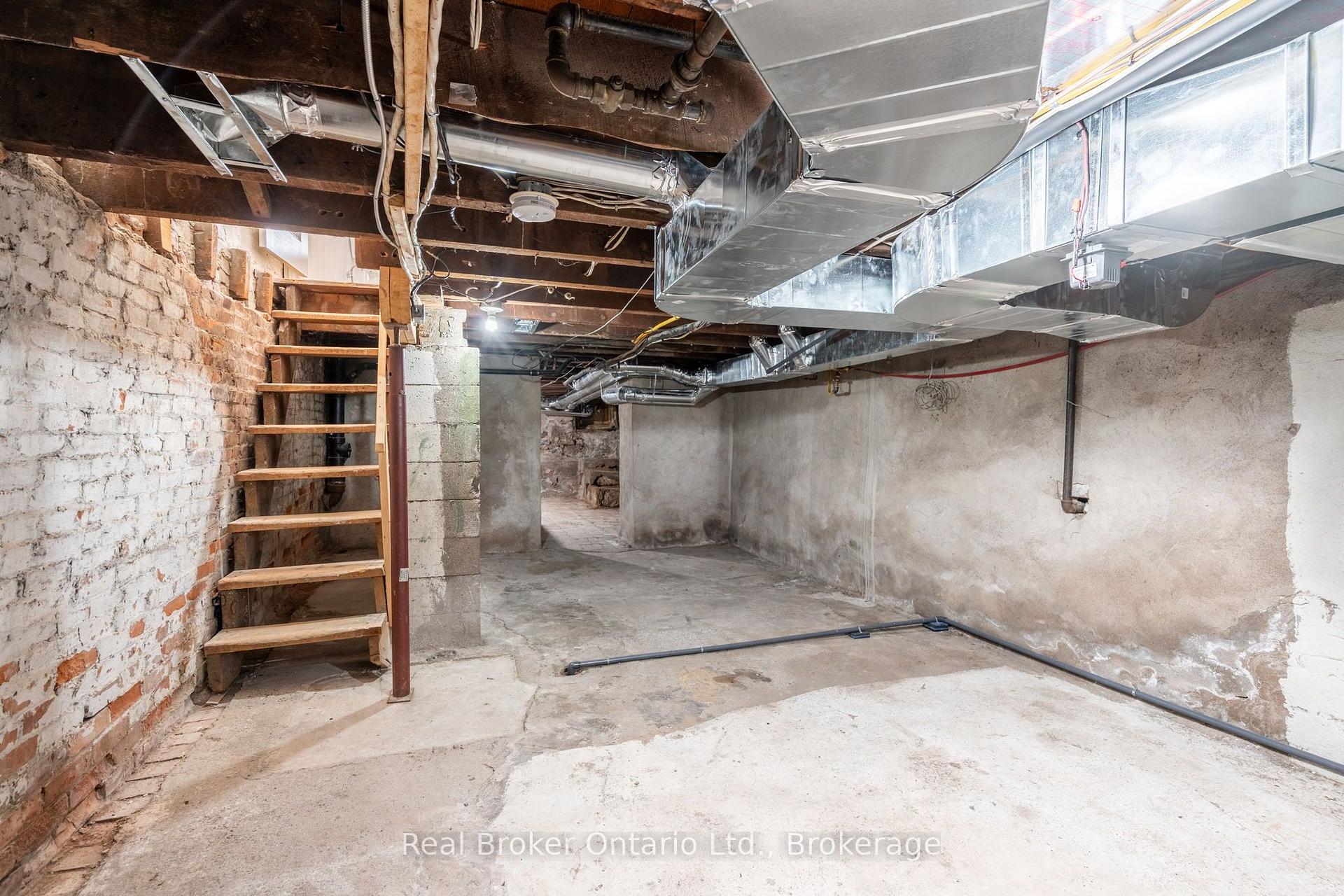 Photo 22 of Unit 2, 279 Main Street W, Hamilton, Kirkendall — HOMEH