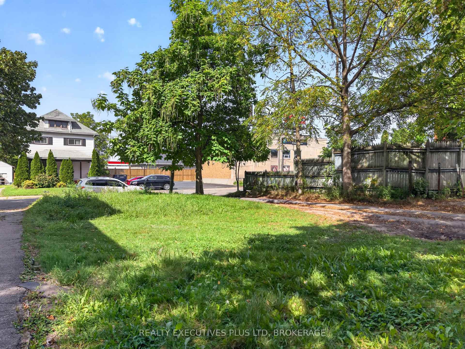 Photo 9 of 4840 Willmott Street, Niagara Falls, Cherrywood — HOMEH
