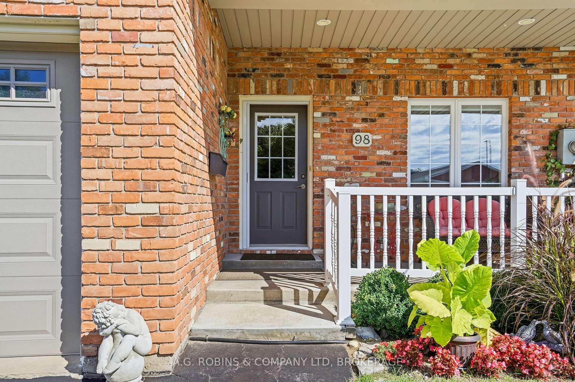 Photo 4 of 98 Maple Street, Port Colborne, Sugarloaf — HOMEH