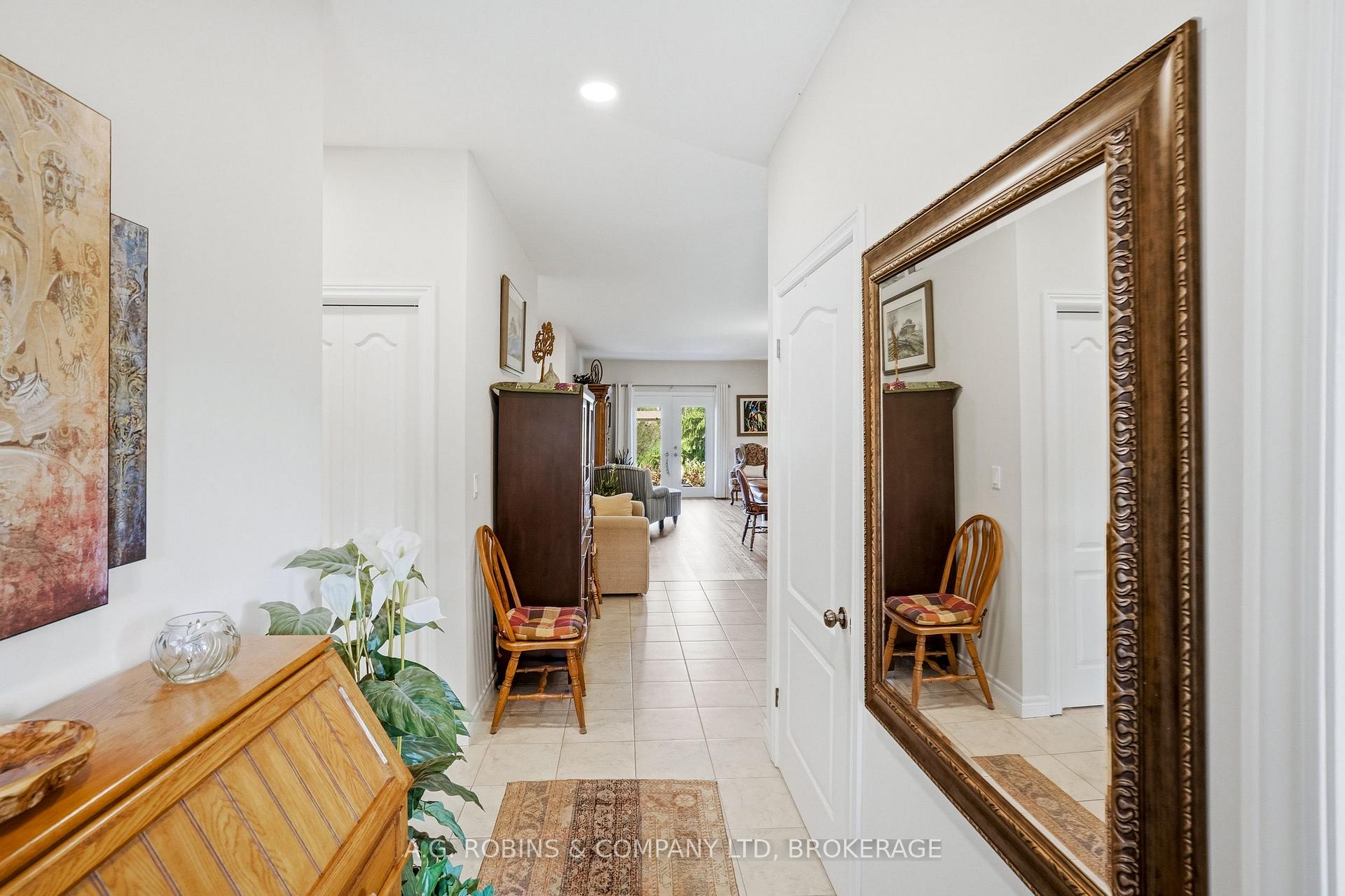 Photo 8 of 98 Maple Street, Port Colborne, Sugarloaf — HOMEH