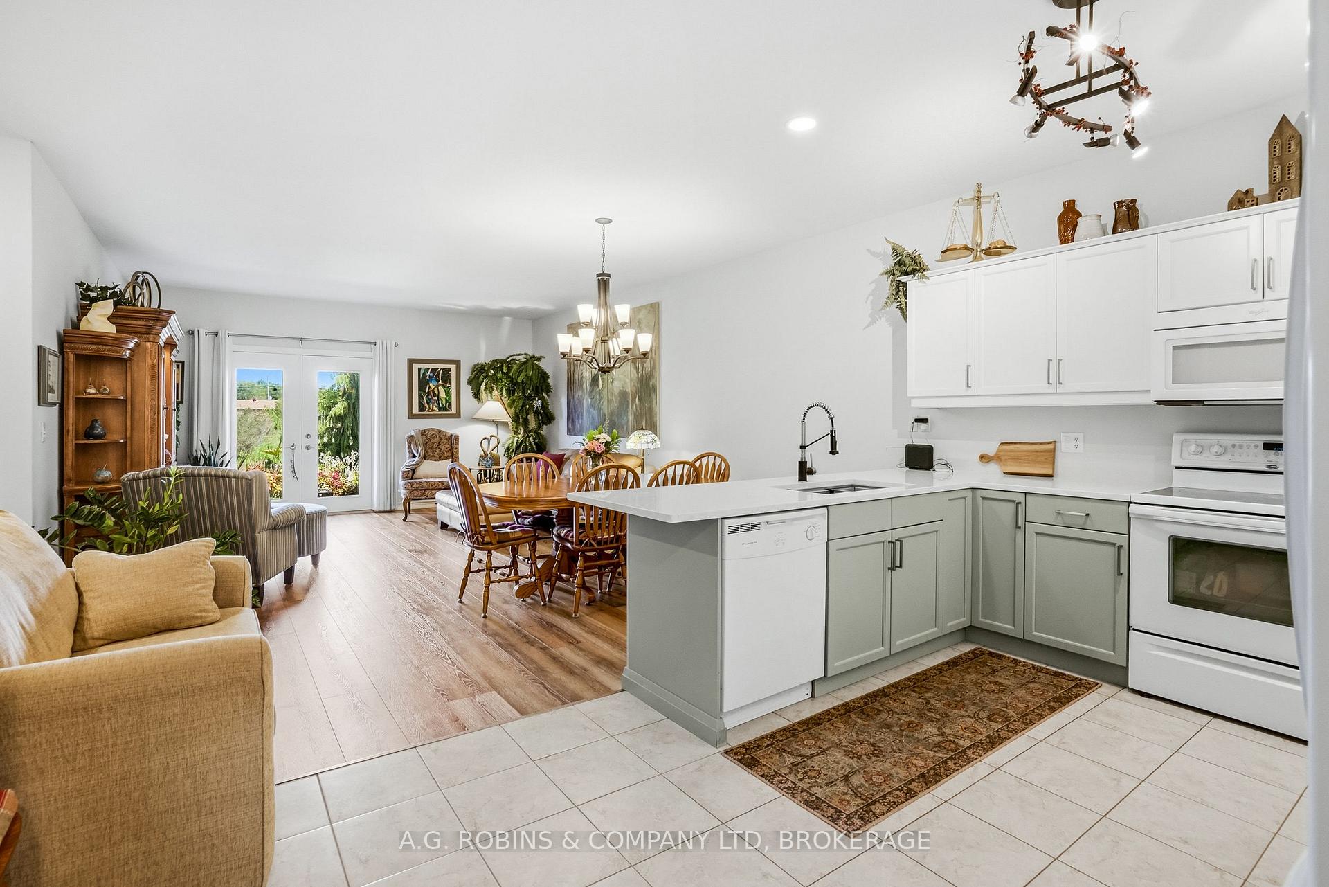 Photo 9 of 98 Maple Street, Port Colborne, Sugarloaf — HOMEH