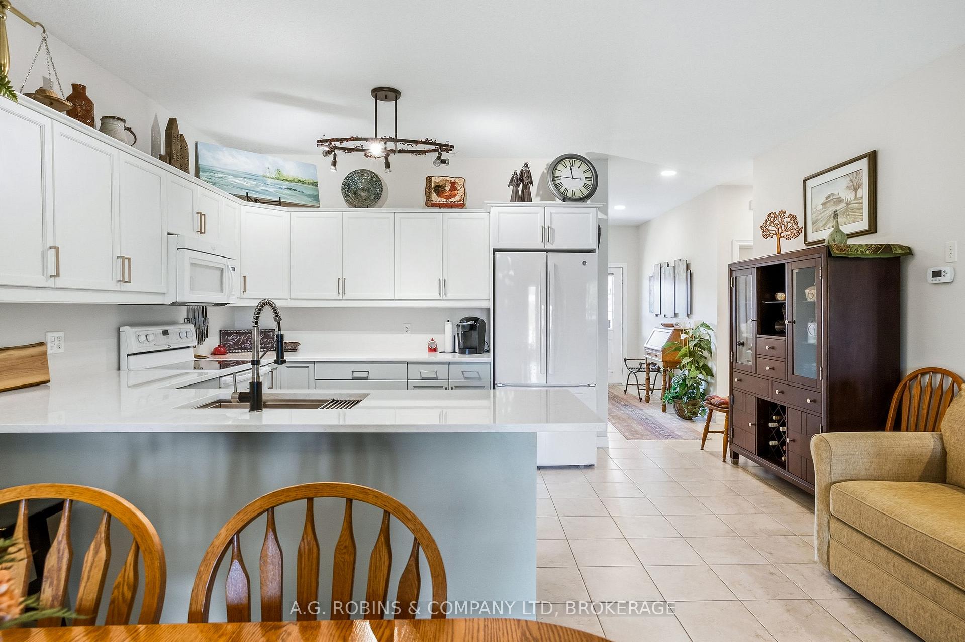 Photo 15 of 98 Maple Street, Port Colborne, Sugarloaf — HOMEH