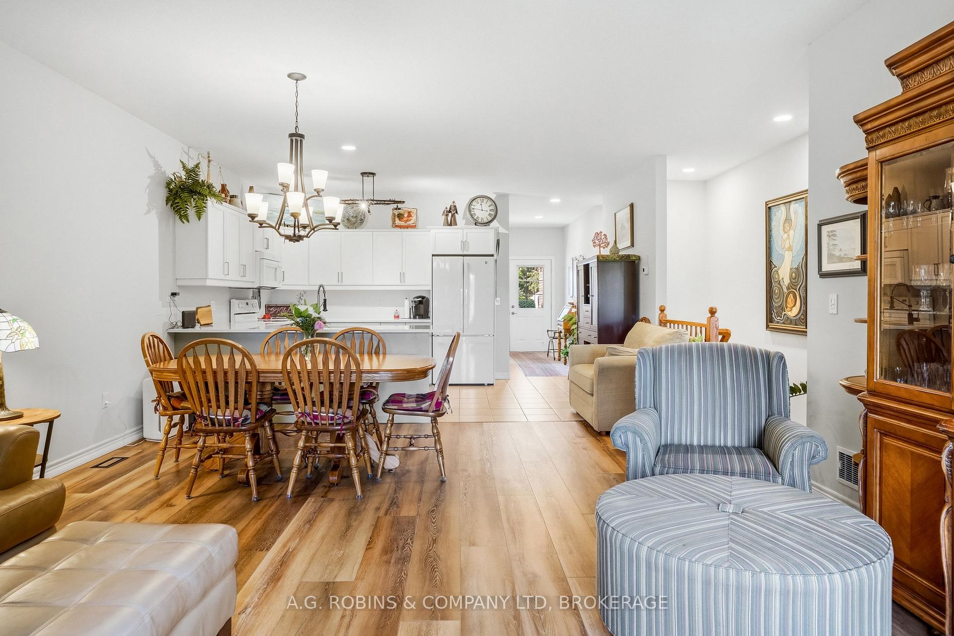 Photo 19 of 98 Maple Street, Port Colborne, Sugarloaf — HOMEH