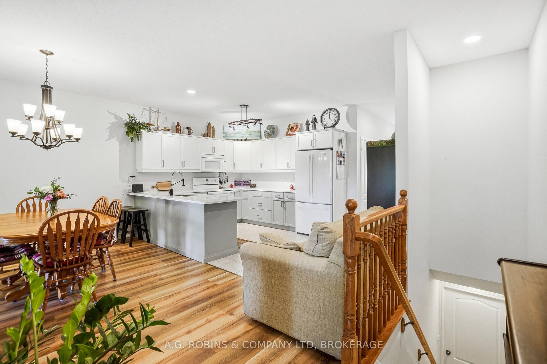 Photo 20 of 98 Maple Street, Port Colborne, Sugarloaf — HOMEH