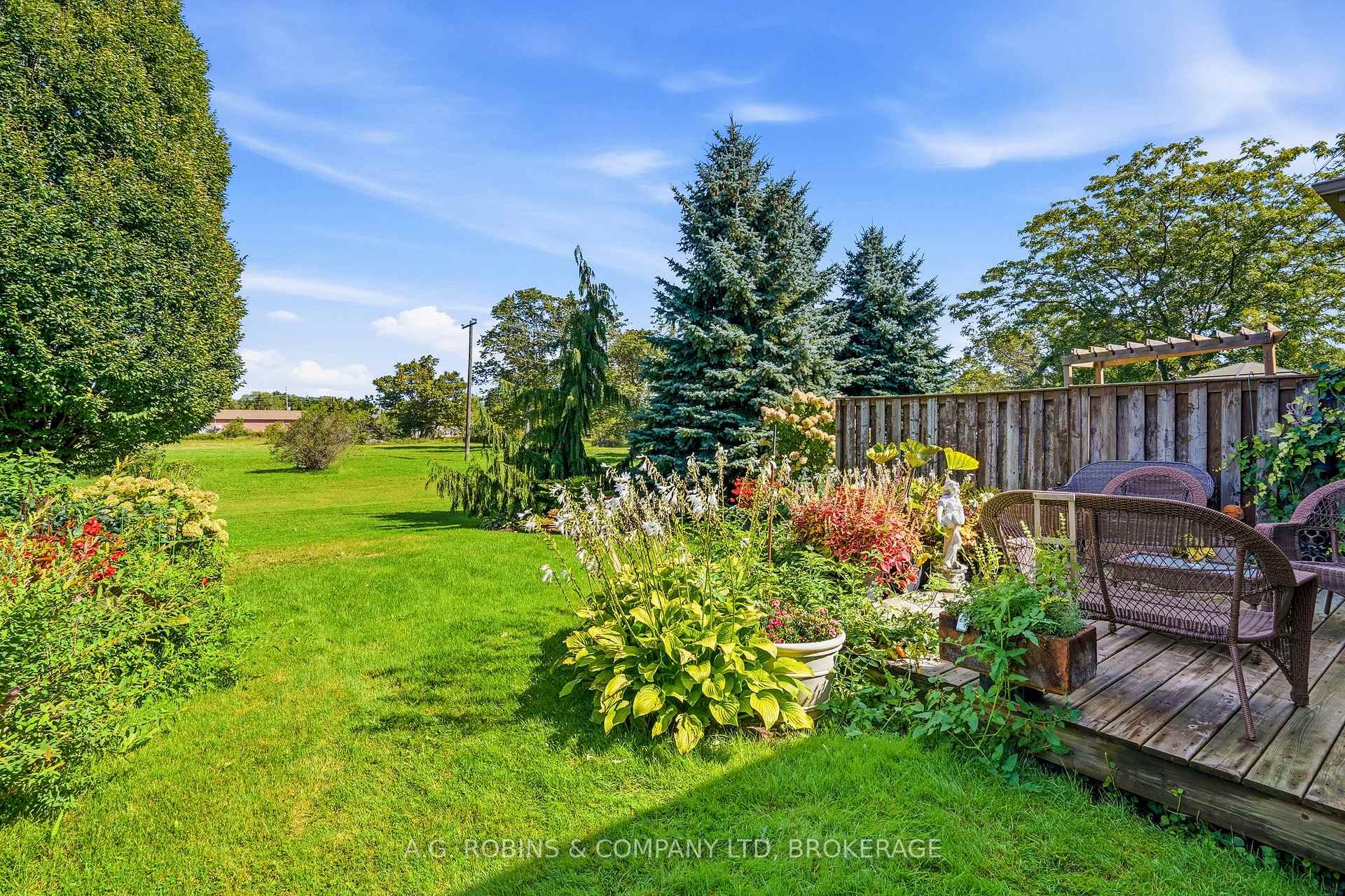 Photo 33 of 98 Maple Street, Port Colborne, Sugarloaf — HOMEH