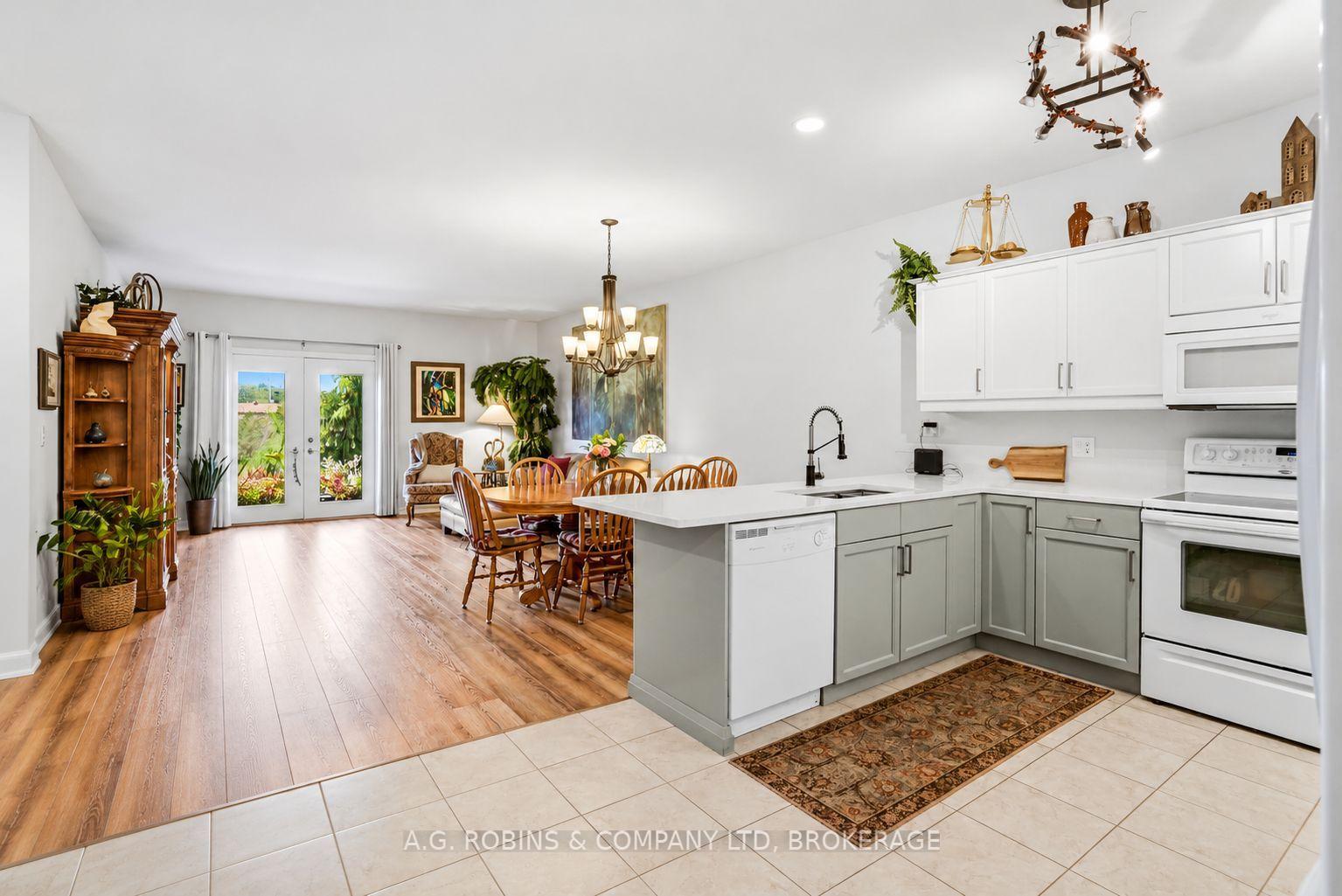 Photo 11 of 98 Maple Street, Port Colborne, Sugarloaf — HOMEH