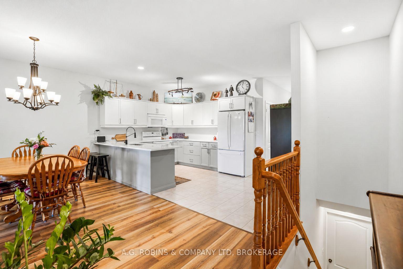 Photo 16 of 98 Maple Street, Port Colborne, Sugarloaf — HOMEH
