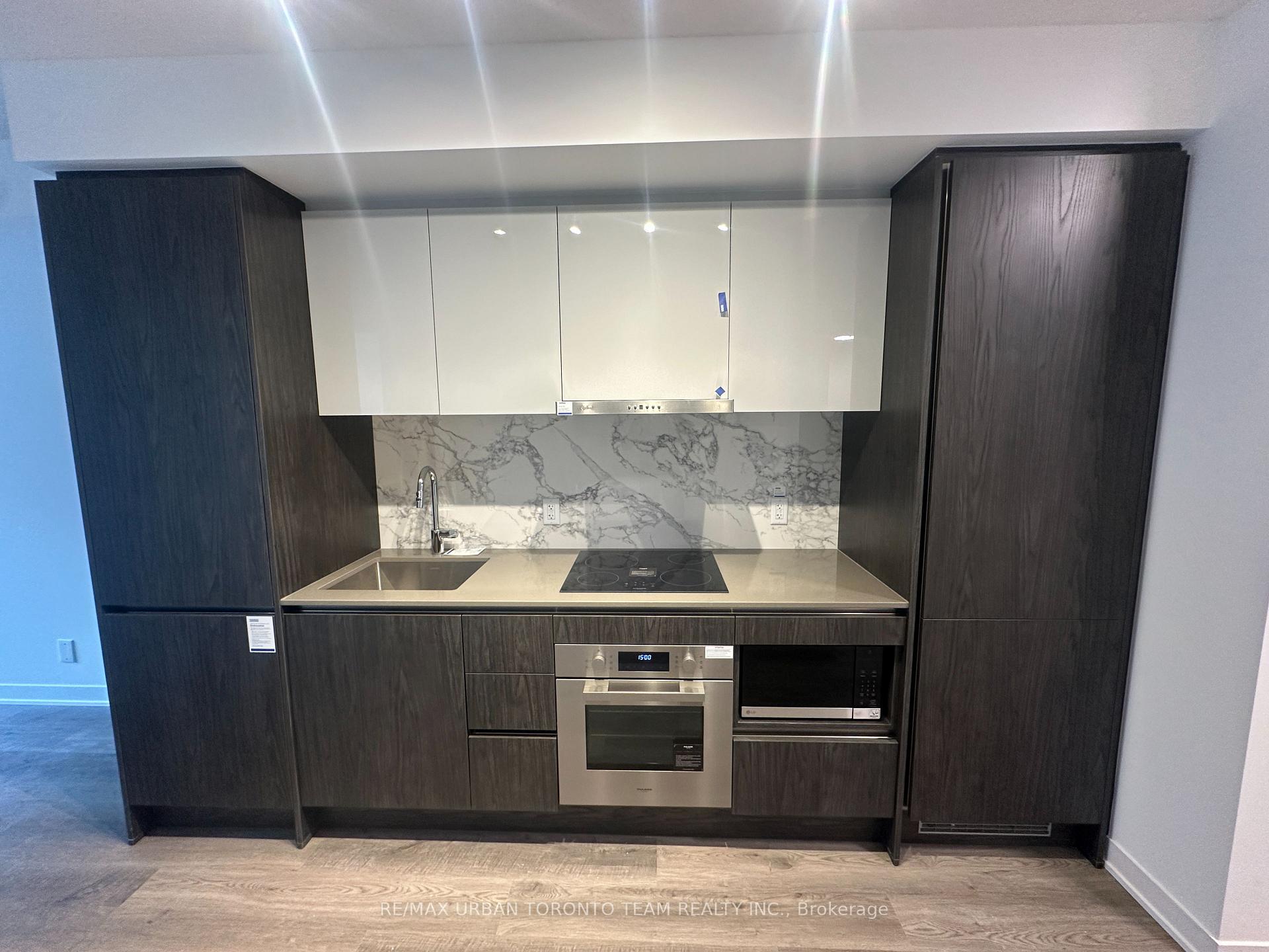 Photo 4 of Unit 606, 180 Front Street E, Toronto, Moss Park — HOMEH