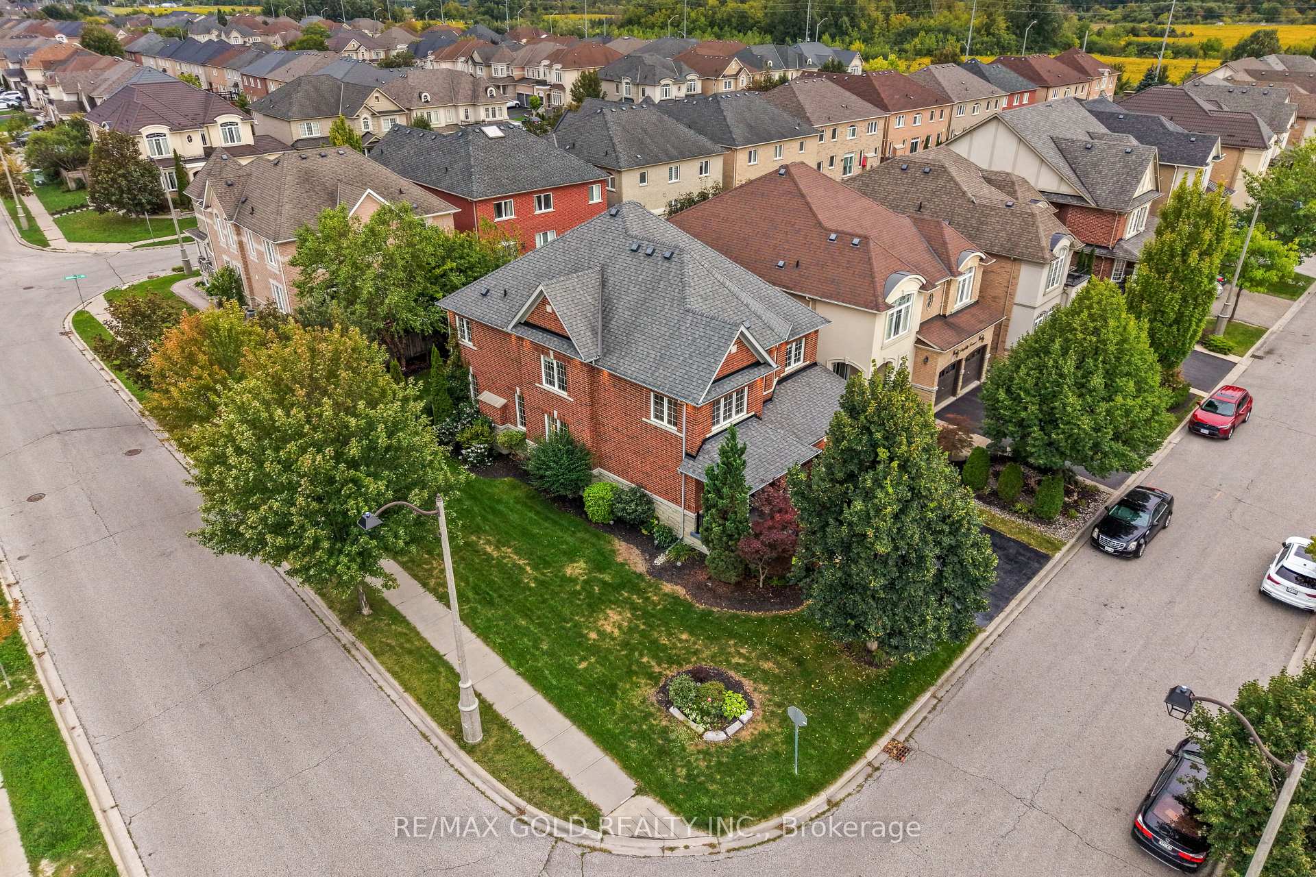 Photo 2 of 1 Daylilly Terrace, Brampton, Bram East — HOMEH