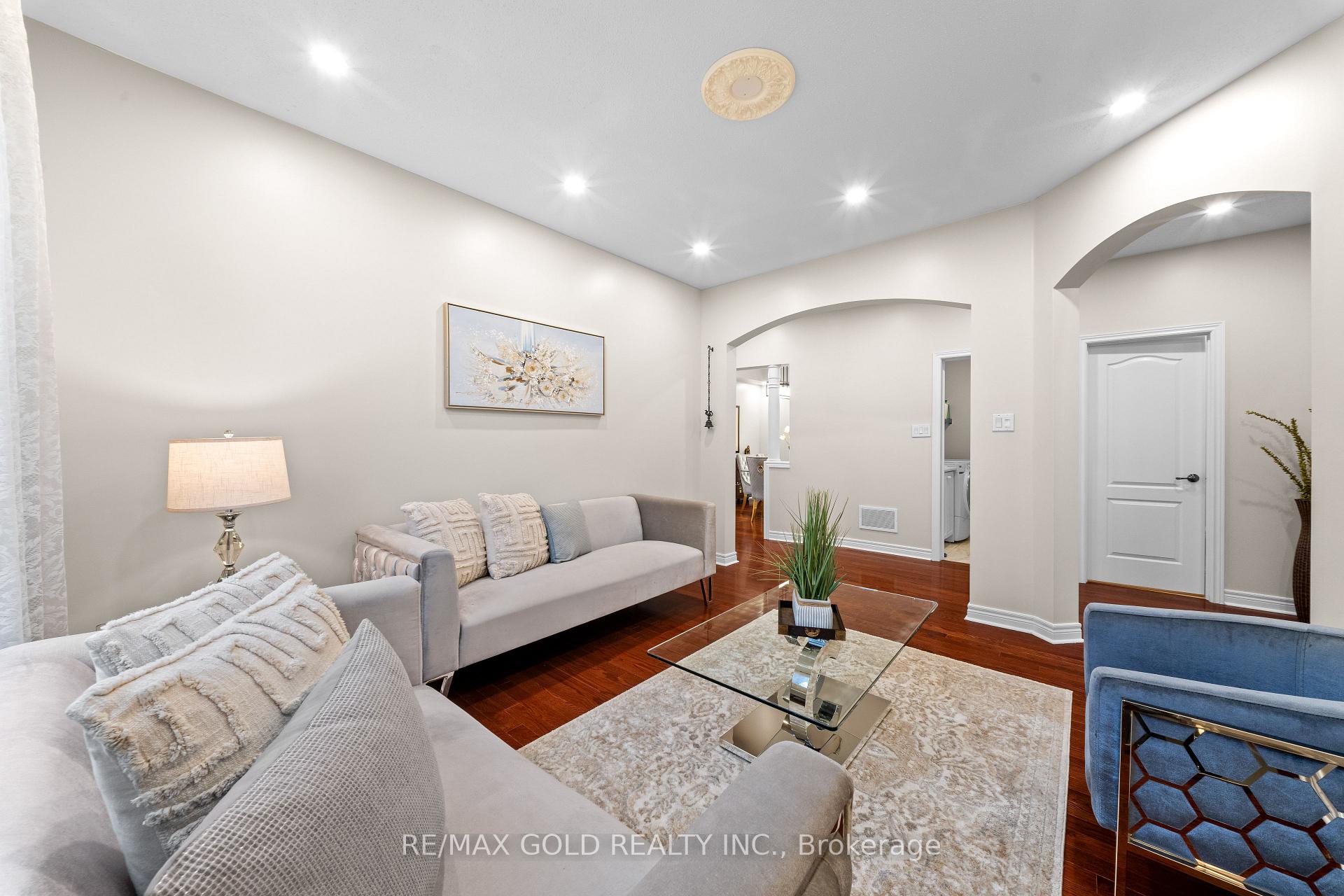 Photo 7 of 1 Daylilly Terrace, Brampton, Bram East — HOMEH