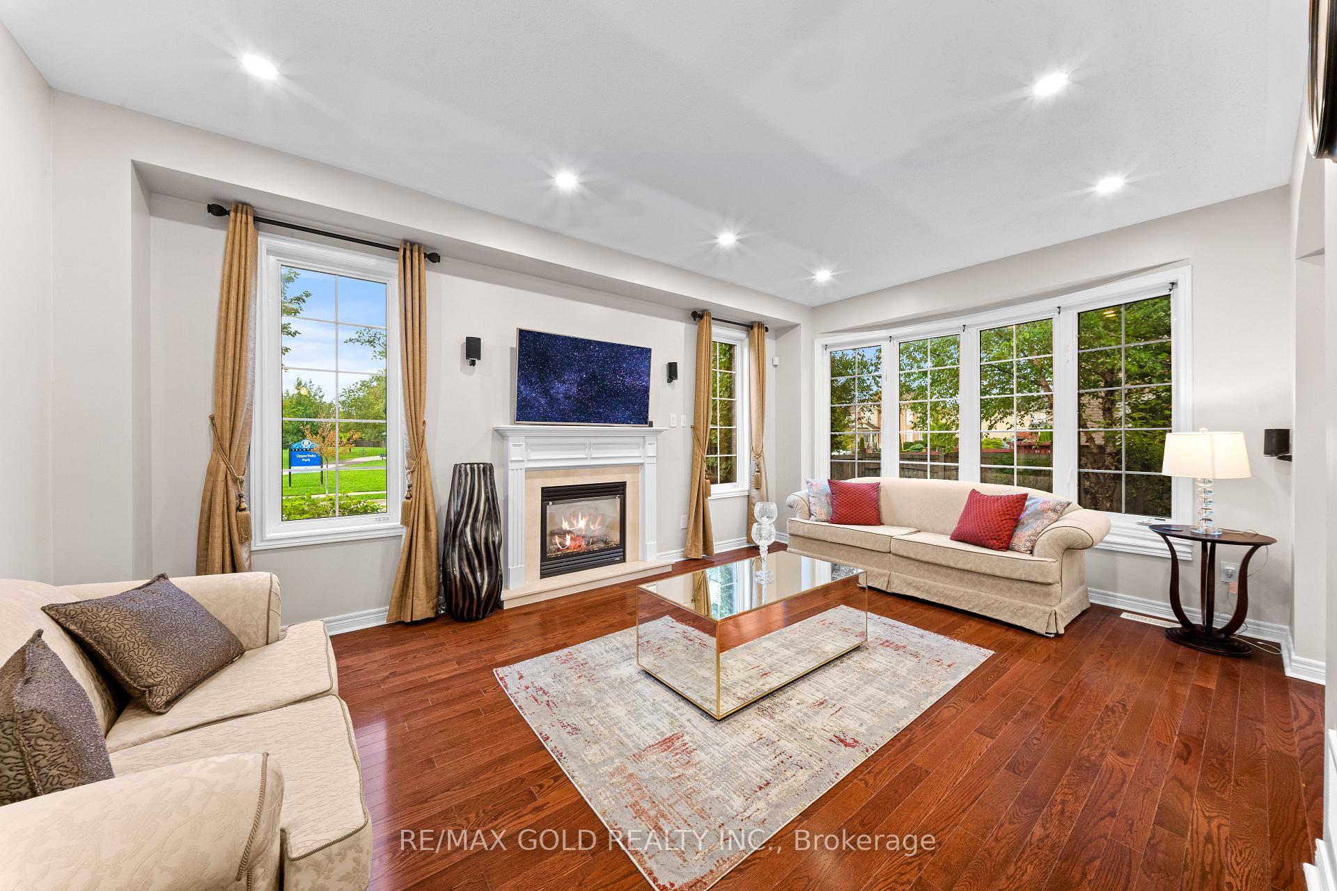 Photo 8 of 1 Daylilly Terrace, Brampton, Bram East — HOMEH