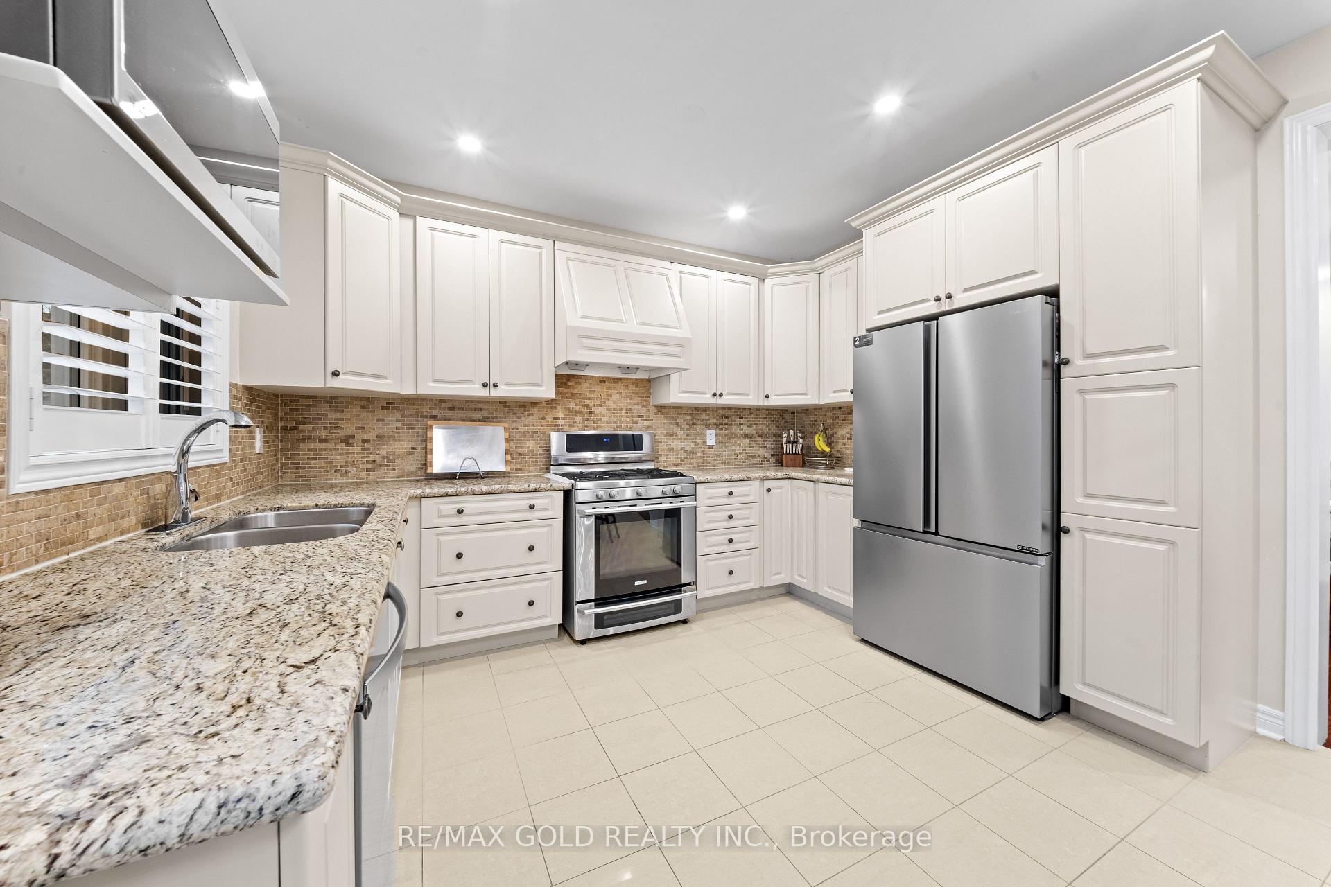 Photo 10 of 1 Daylilly Terrace, Brampton, Bram East — HOMEH