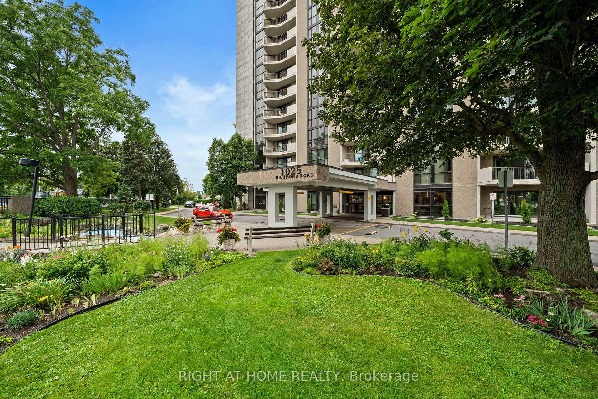 Photo 2 of Unit 503, 1025 Richmond Road, Ottawa, Woodroffe — HOMEH