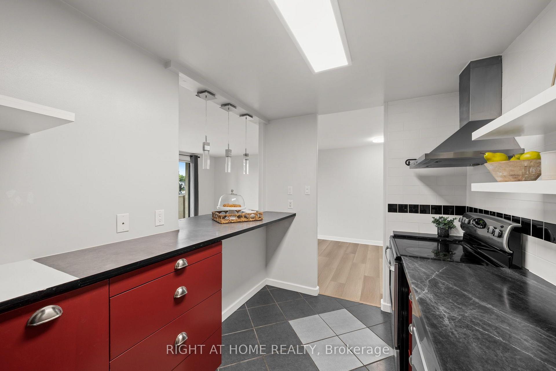 Photo 4 of Unit 503, 1025 Richmond Road, Ottawa, Woodroffe — HOMEH