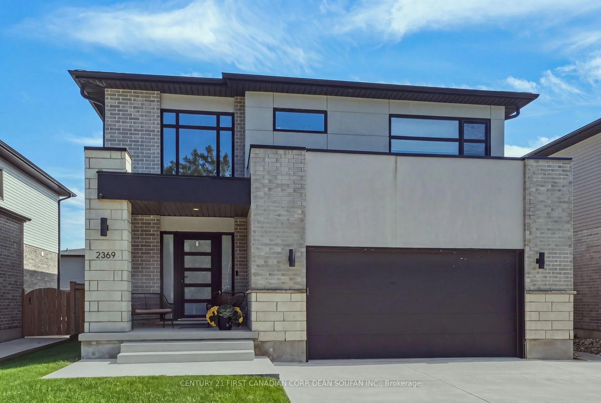Front of 2369 Red Thorne Avenue