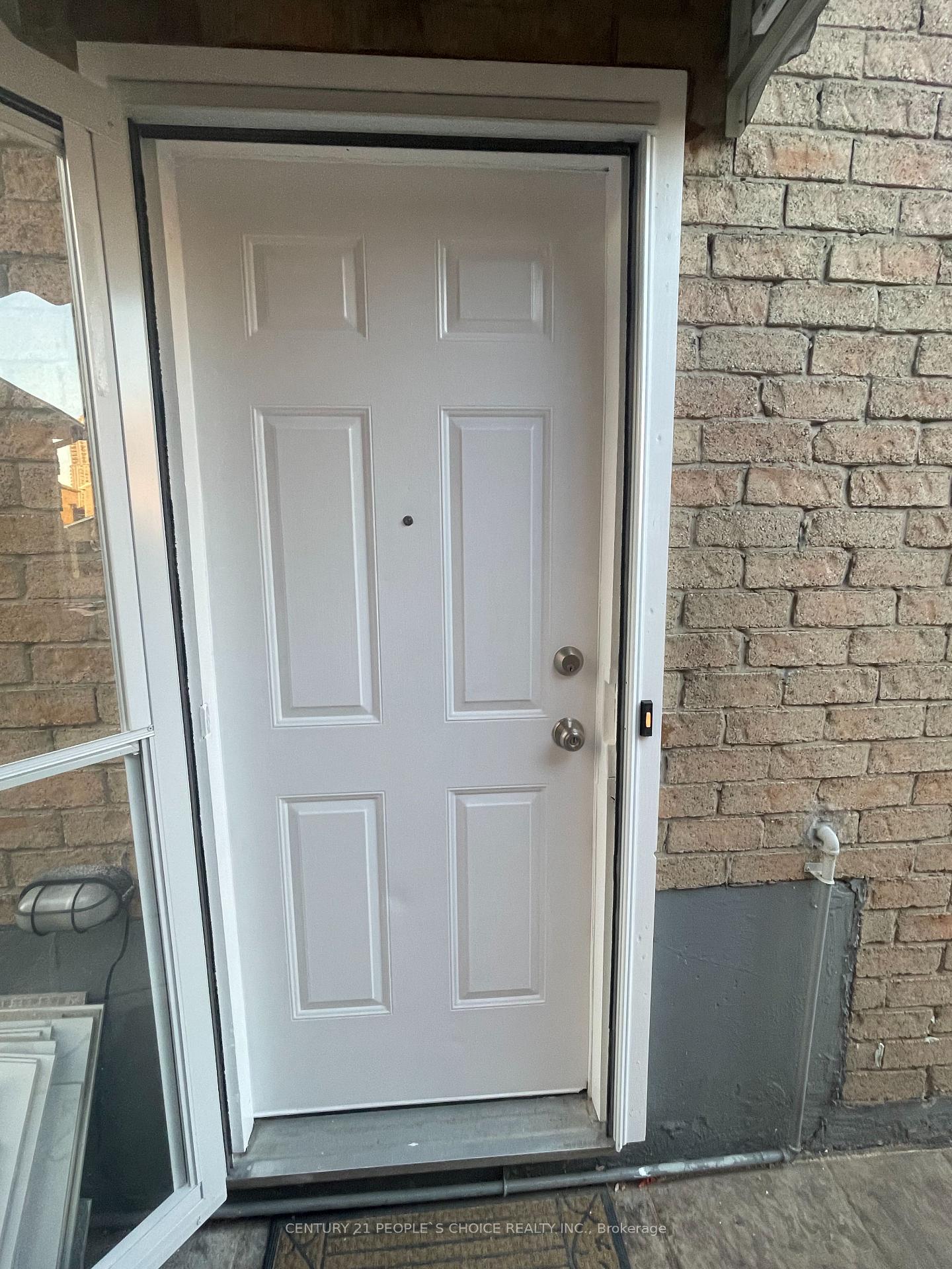 Photo 2 of Unit Bsmt, 358 Kingsbridge Garden Circle, Mississauga, Hurontario — HOMEH